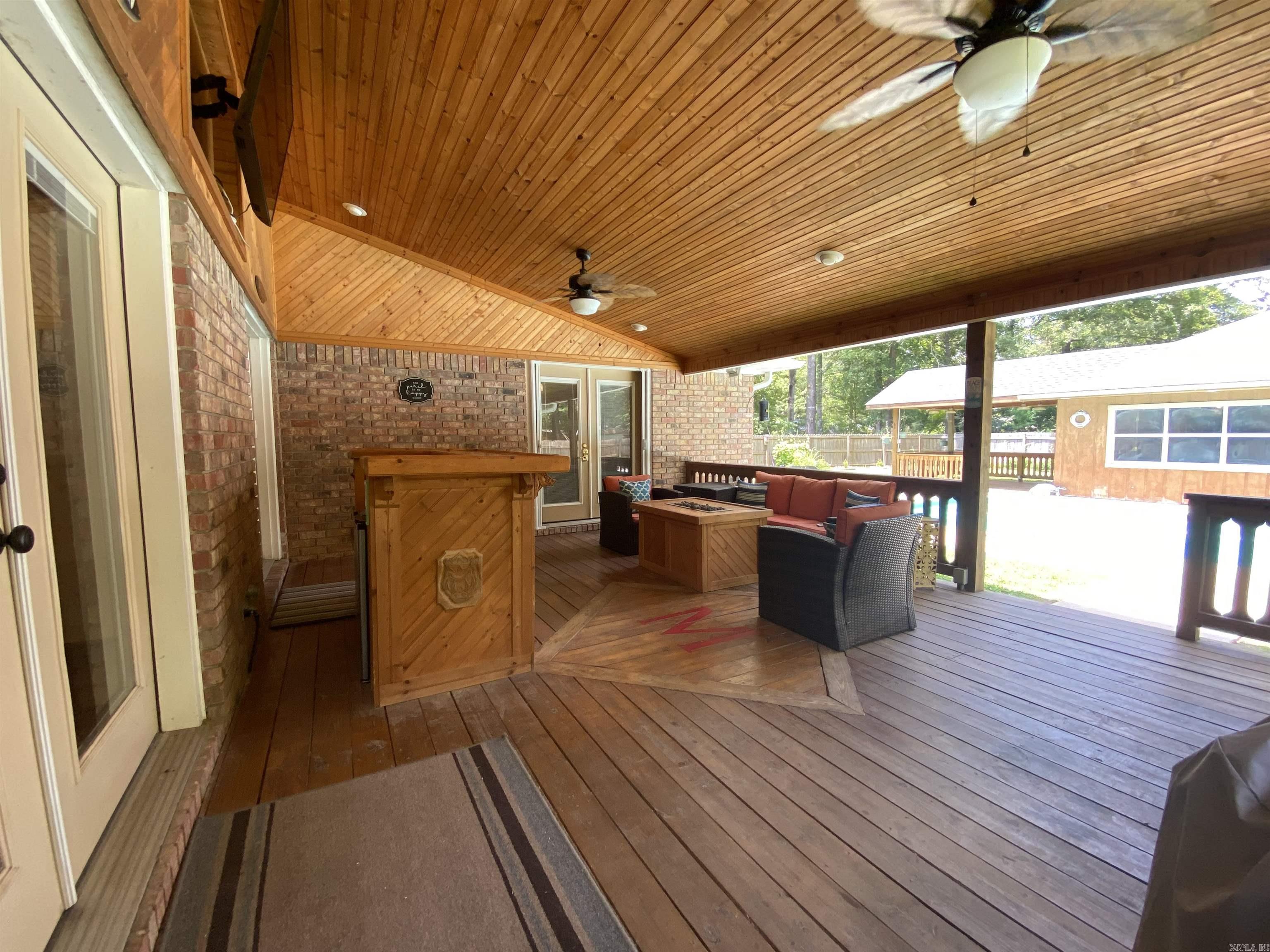 LAKEWOOD ESTATES - Residential