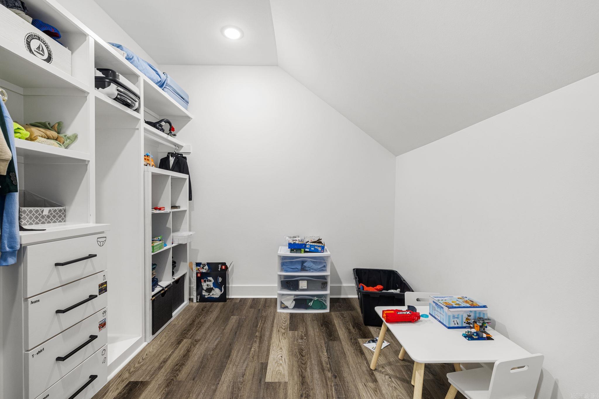 FOXWOOD ESTATES - Residential