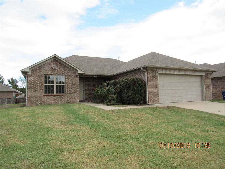 Well maintained split bedroom plan home, spacious bedrooms, large family room with box ceiling, all kitchen appliances including refrigerator, separate laundry room with washer & dryer hook-ups, backyard to be fully fenced. One small pet negotiable with a non-refundable pet deposit.. 2 inch faux wood blinds to be installed.