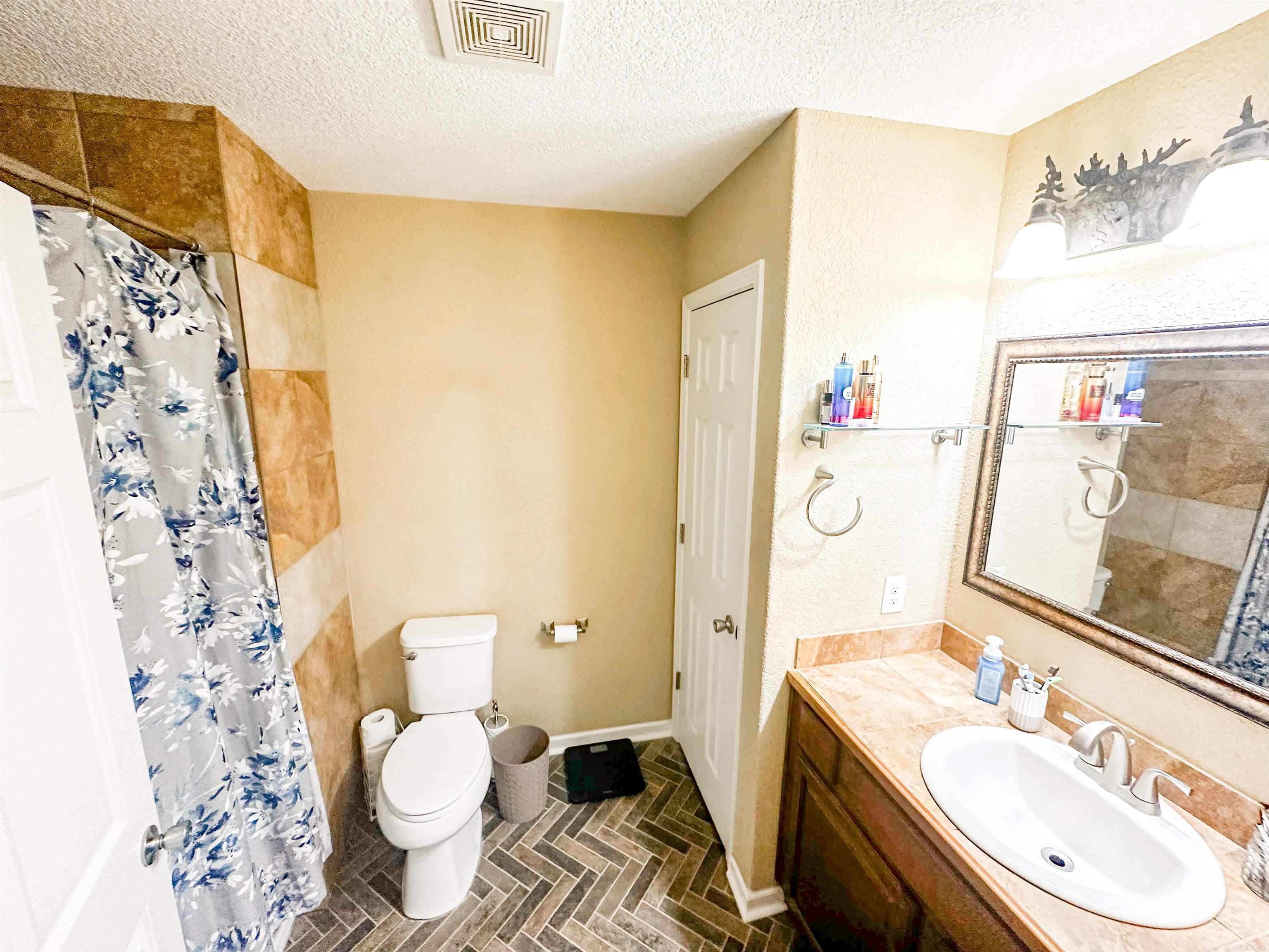 HICKORY HILLS - Residential