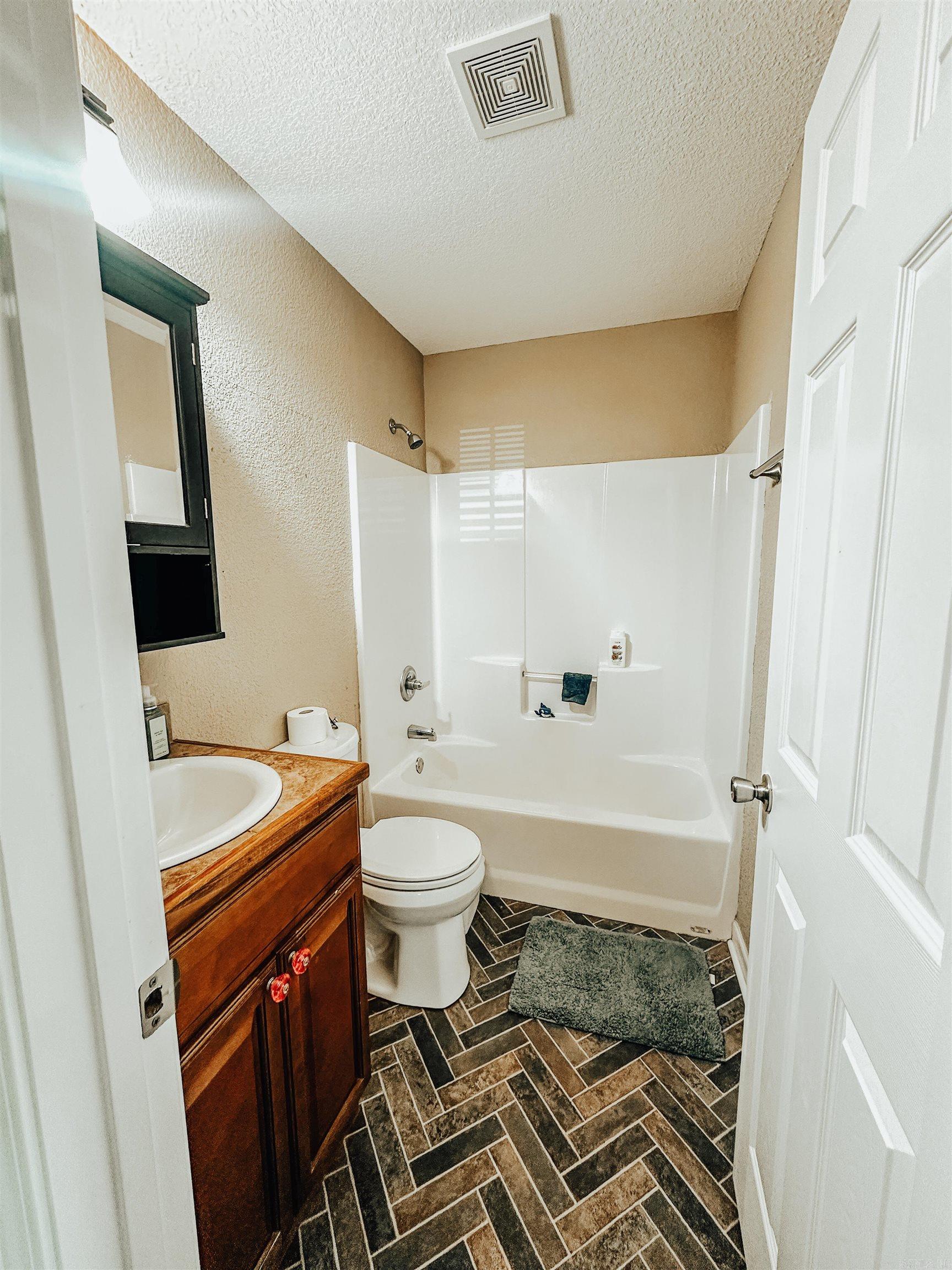 HICKORY HILLS - Residential