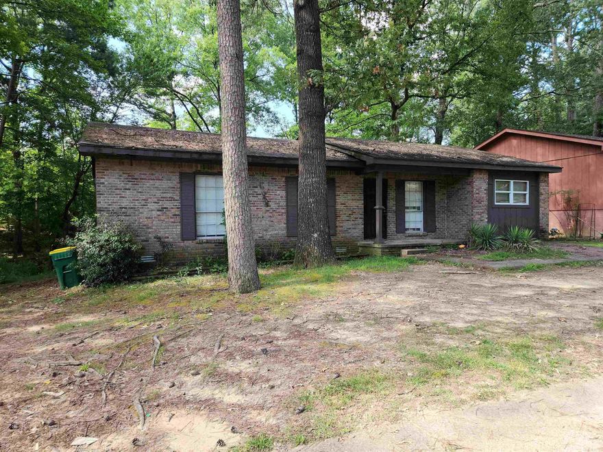 FANTASTIC INVESTMENT OPPORTUNITY!!!3BD, 2BA W/DEN OR 4TH BEDROOM... SOLD AS-IS..  ***AGENTS REMARKS**** ALL OFFERS MUST BE SUBMITTED BY TUES 07/16 AT 9A CST OFFERS WILL BE REVIEWED TUES 07/16/2024 BY 8PM CST *MAKE SURE TO EXPIRE ON 07/16/2024 AT 9PM CST OR AFTER. **OWNER RESERVES THE RIGHT TO ACCEPT ANY OFFER AT ANY TIME!! INSPECTON: WELCOMED, OWNER WILL NOT ACTIVATE UTILITIES FOR INSPECTON (MUST BE WRITTEN IN CONTRACT) NO DISCLOSURE; OWNER NEVER OCCUPIED PROPERTY & MUST BE MARKED IN OFFER.  SEND OFFERS TO OFFICE COORDINATOR AT JaMarRaisesTheBar@gmail.com