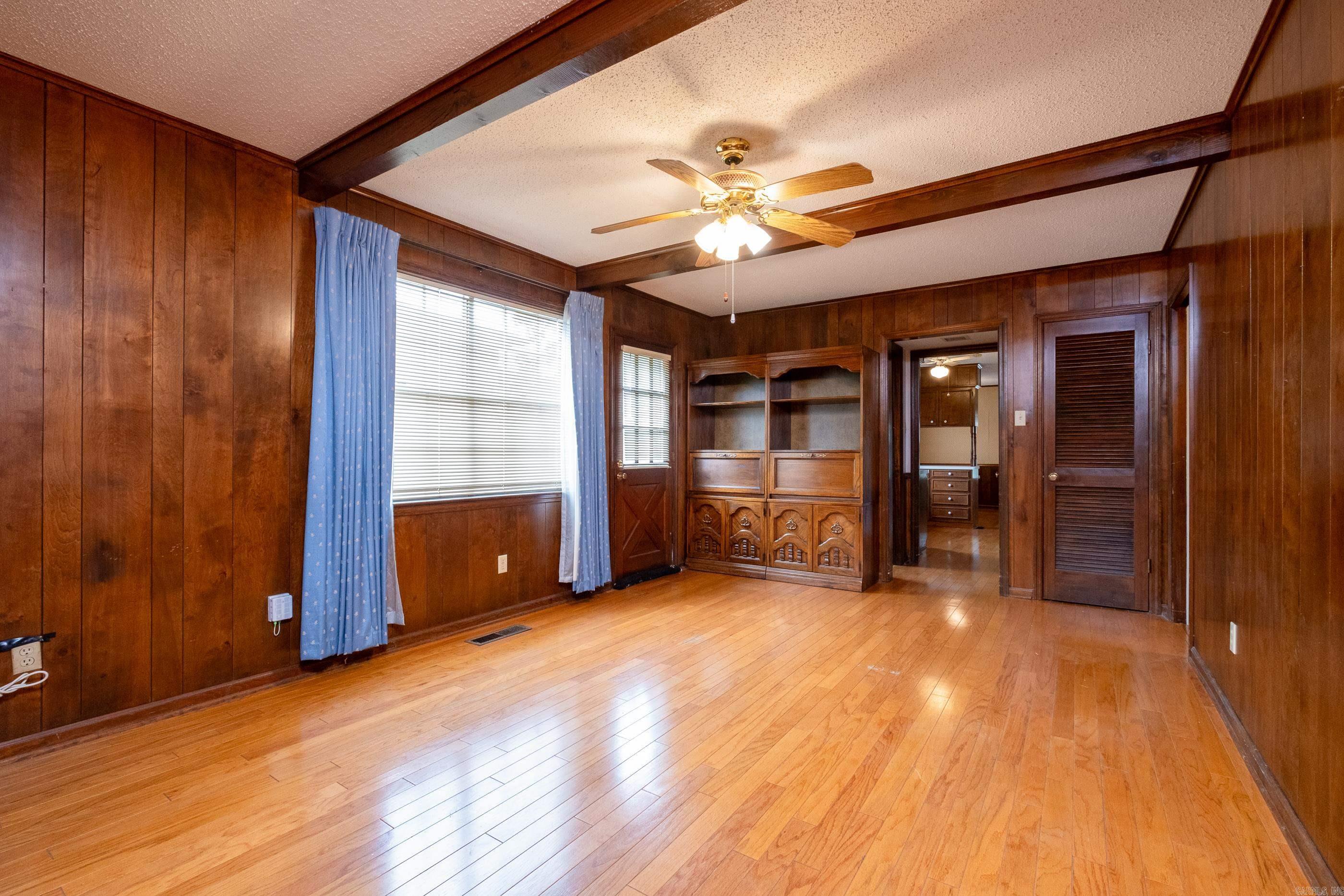 STURBRIDGE - Residential