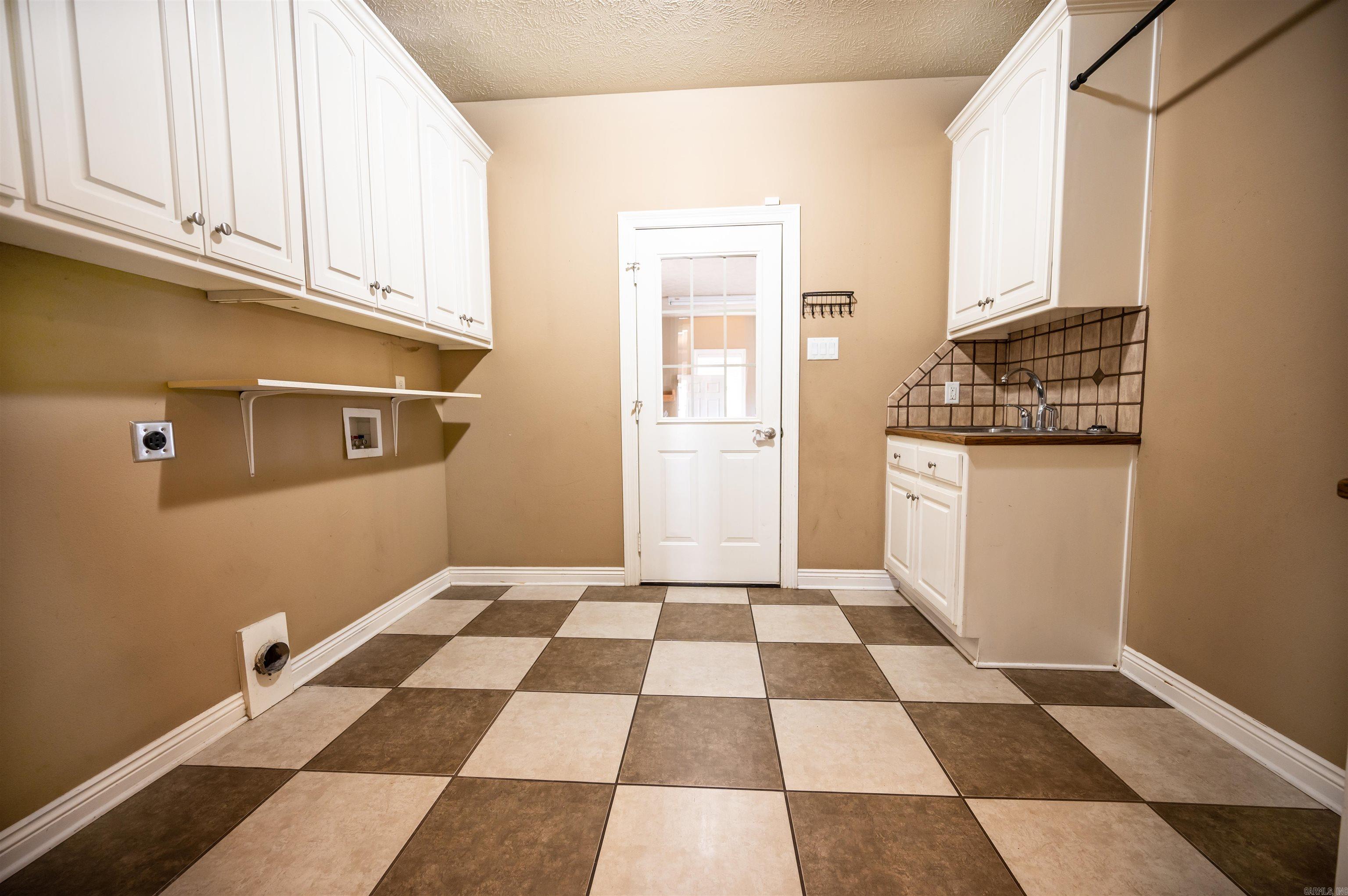 SOUTHERN COMFORT ESTATES - Residential