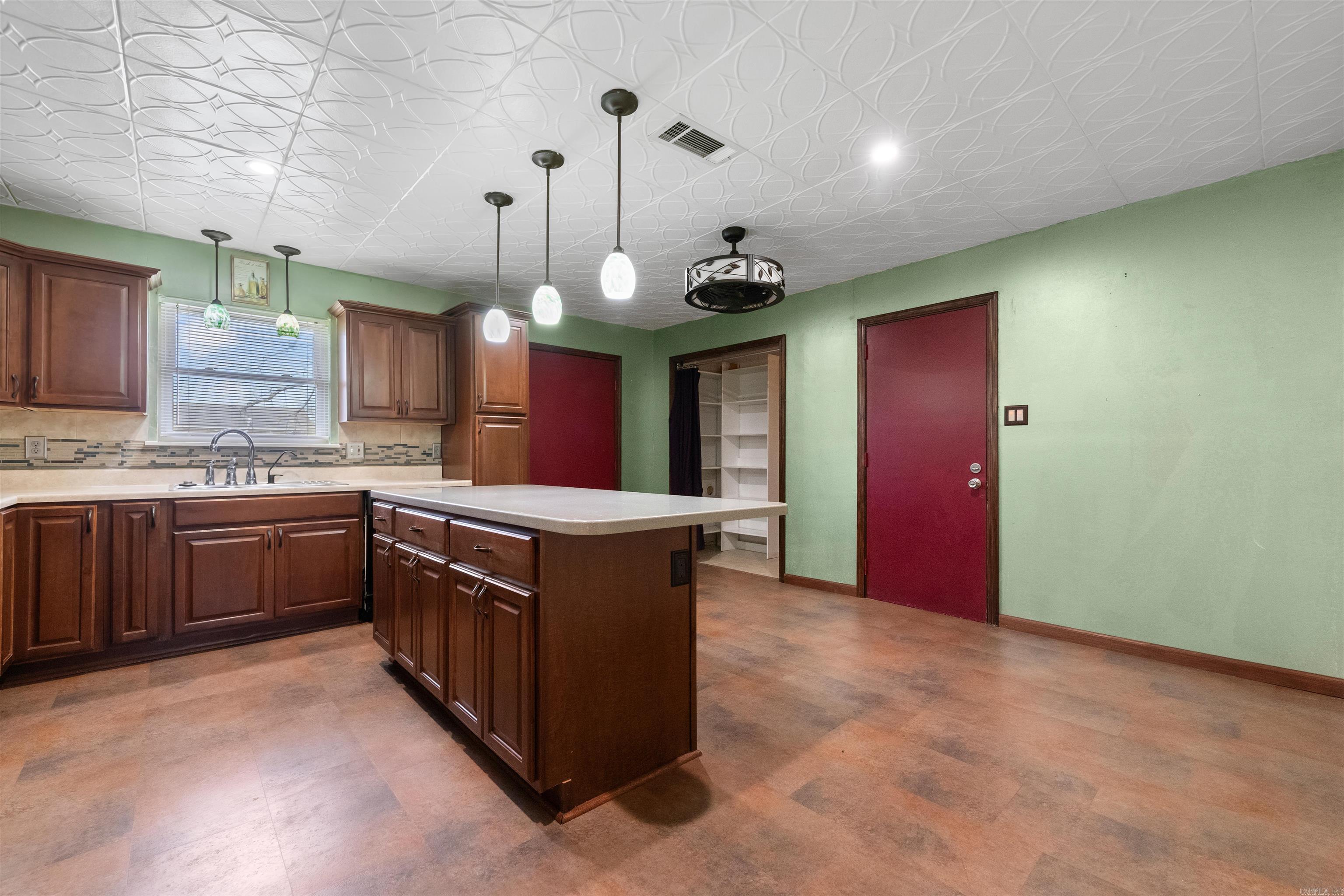 KELLOGG LAKE EST - Residential