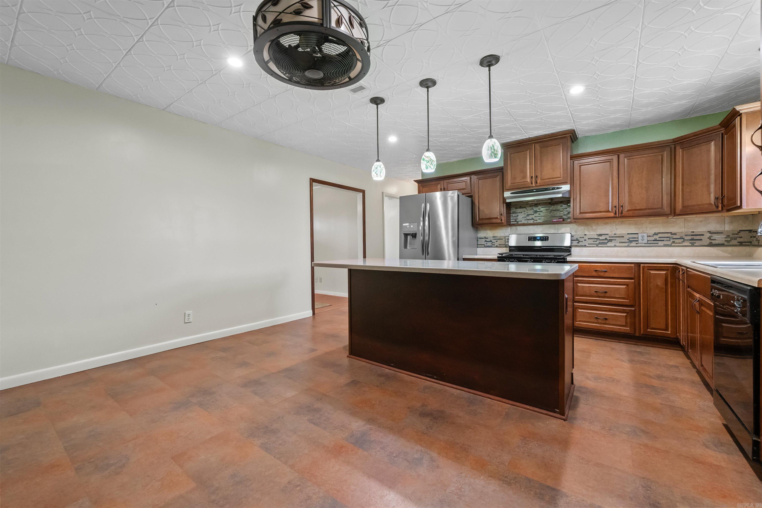 KELLOGG LAKE EST - Residential