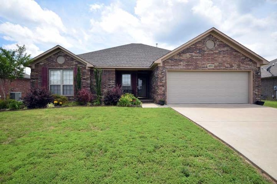 Beautiful 4 Bedroom house, move-in ready and close to schools and shopping.