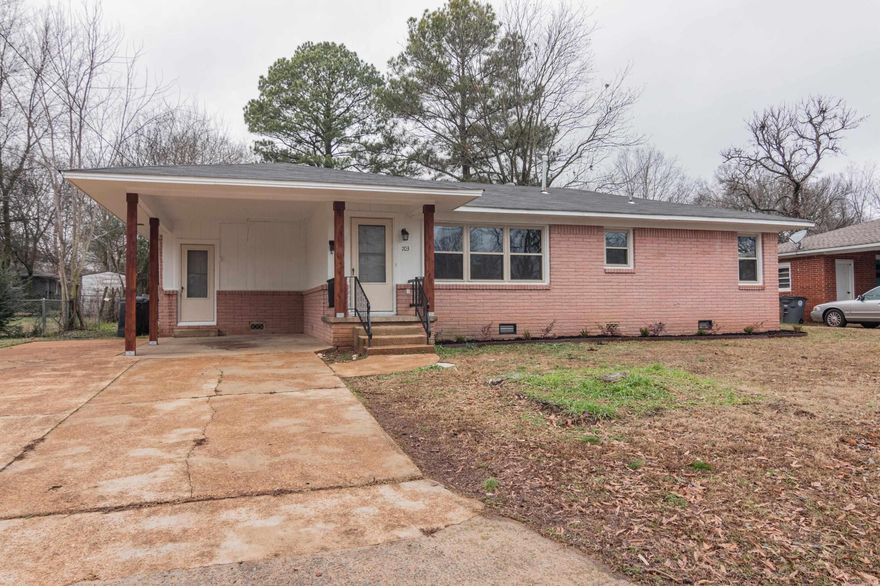 Welcome to this beautiful home in Searcy, AR. This fully remodeled house features 3 bedrooms and 1 1/2 bathrooms, perfect for comfortable living. Outside, you'll find a large fenced yard, providing privacy and space for outdoor activities. Located in a great area, this home offers both convenience and charm. Don't miss out on the opportunity to make this house your new home!
