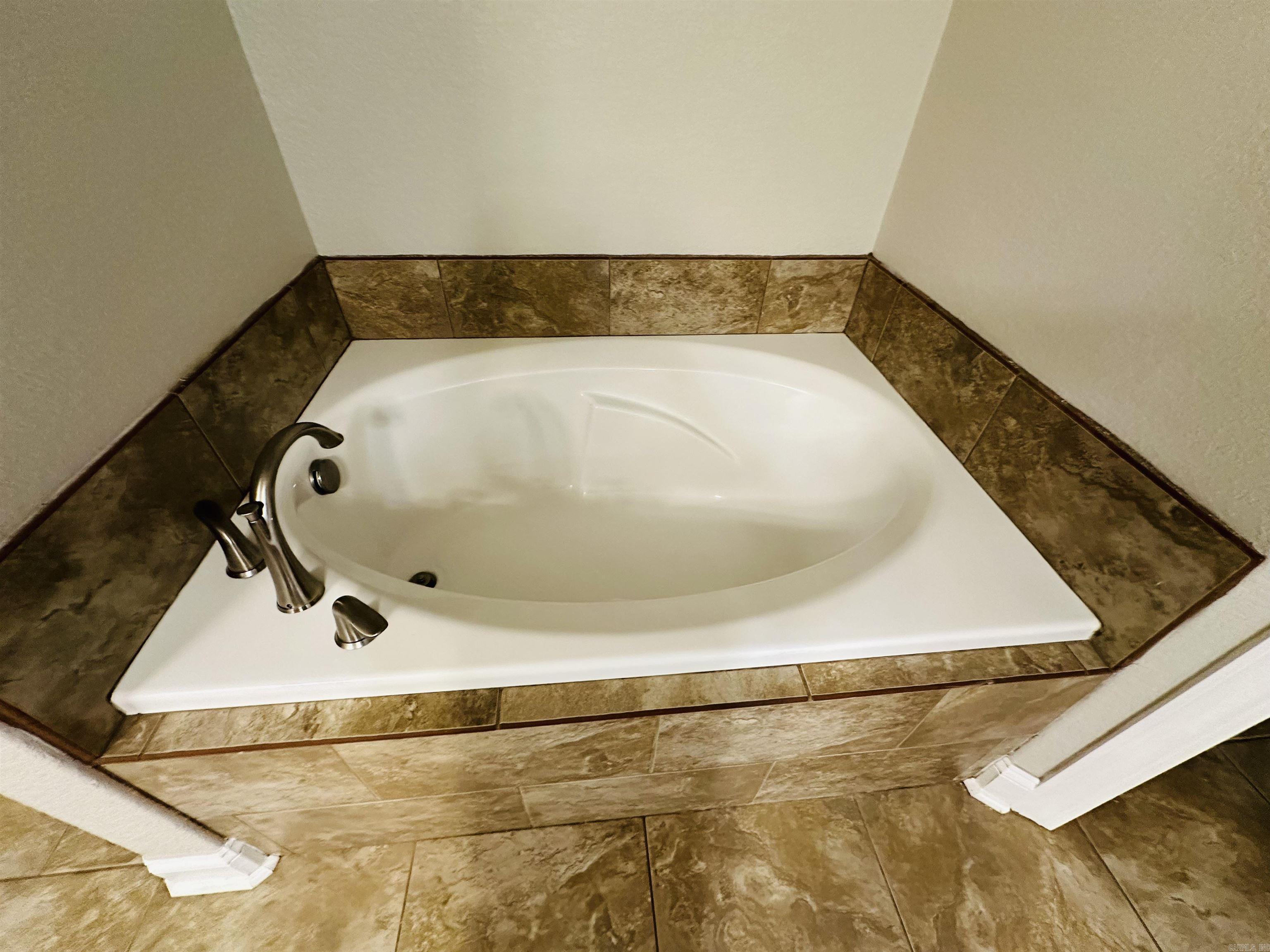 COUNTRY CLUB OF ARK THE - Residential