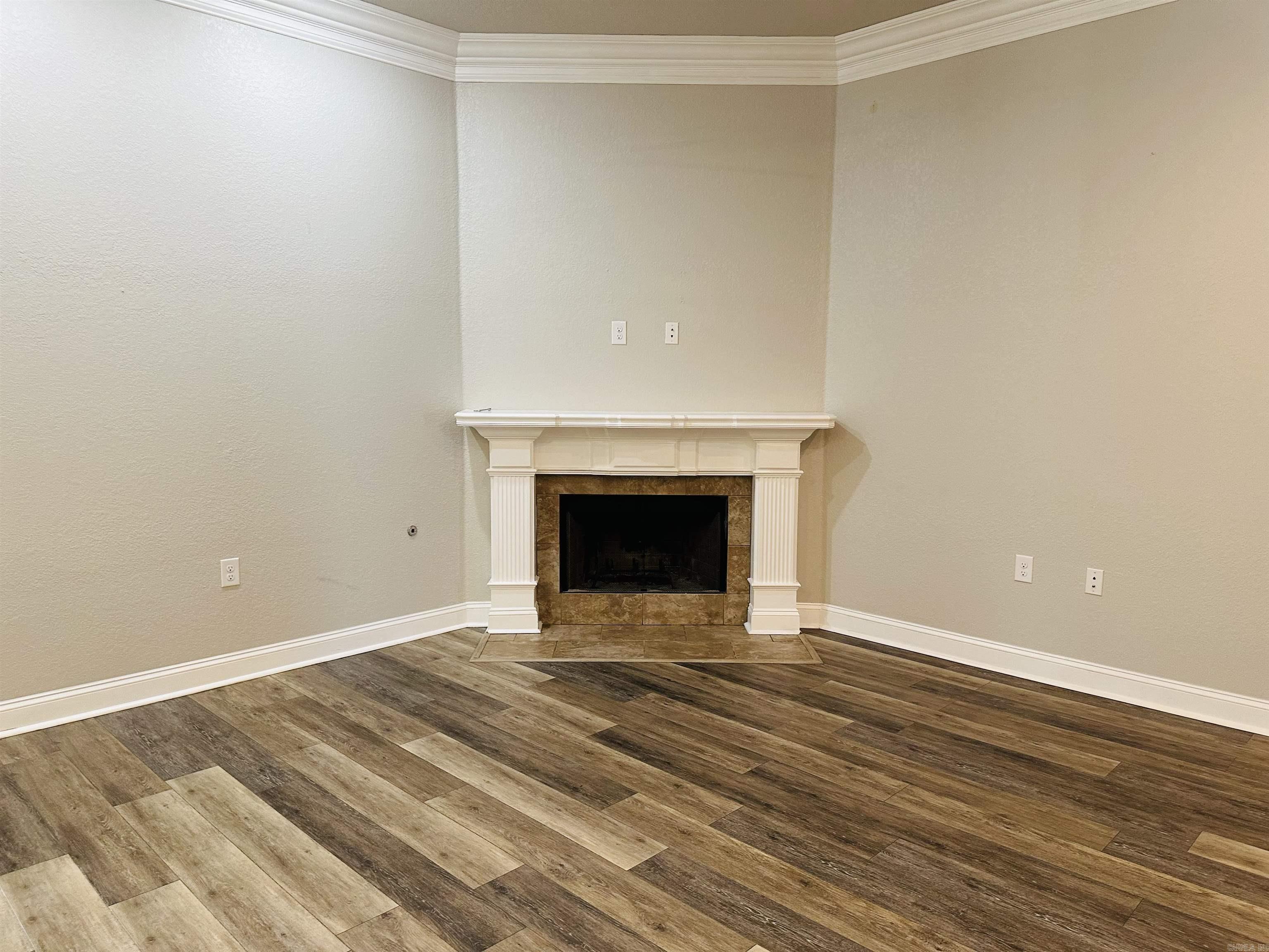 COUNTRY CLUB OF ARK THE - Residential