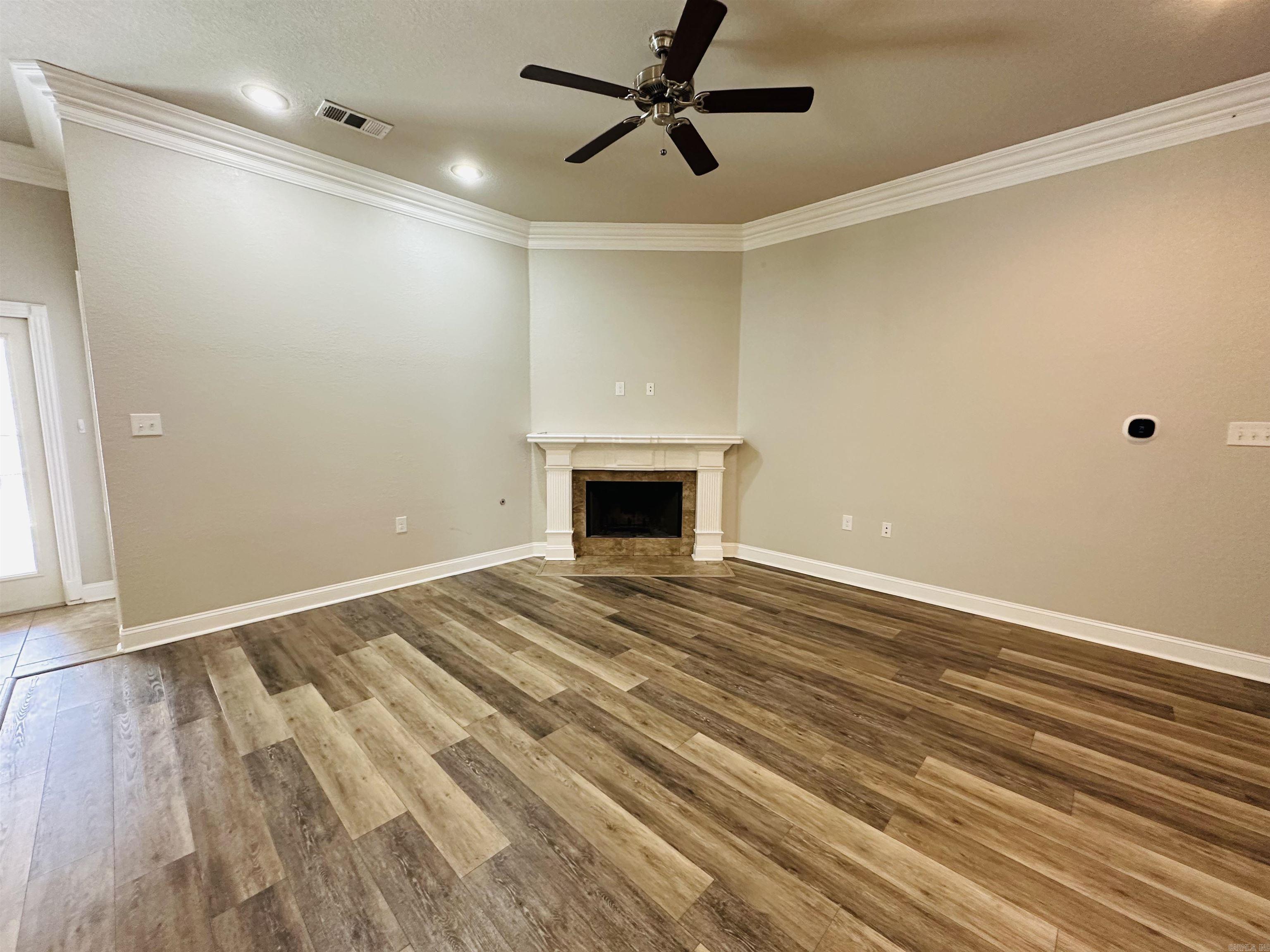 COUNTRY CLUB OF ARK THE - Residential