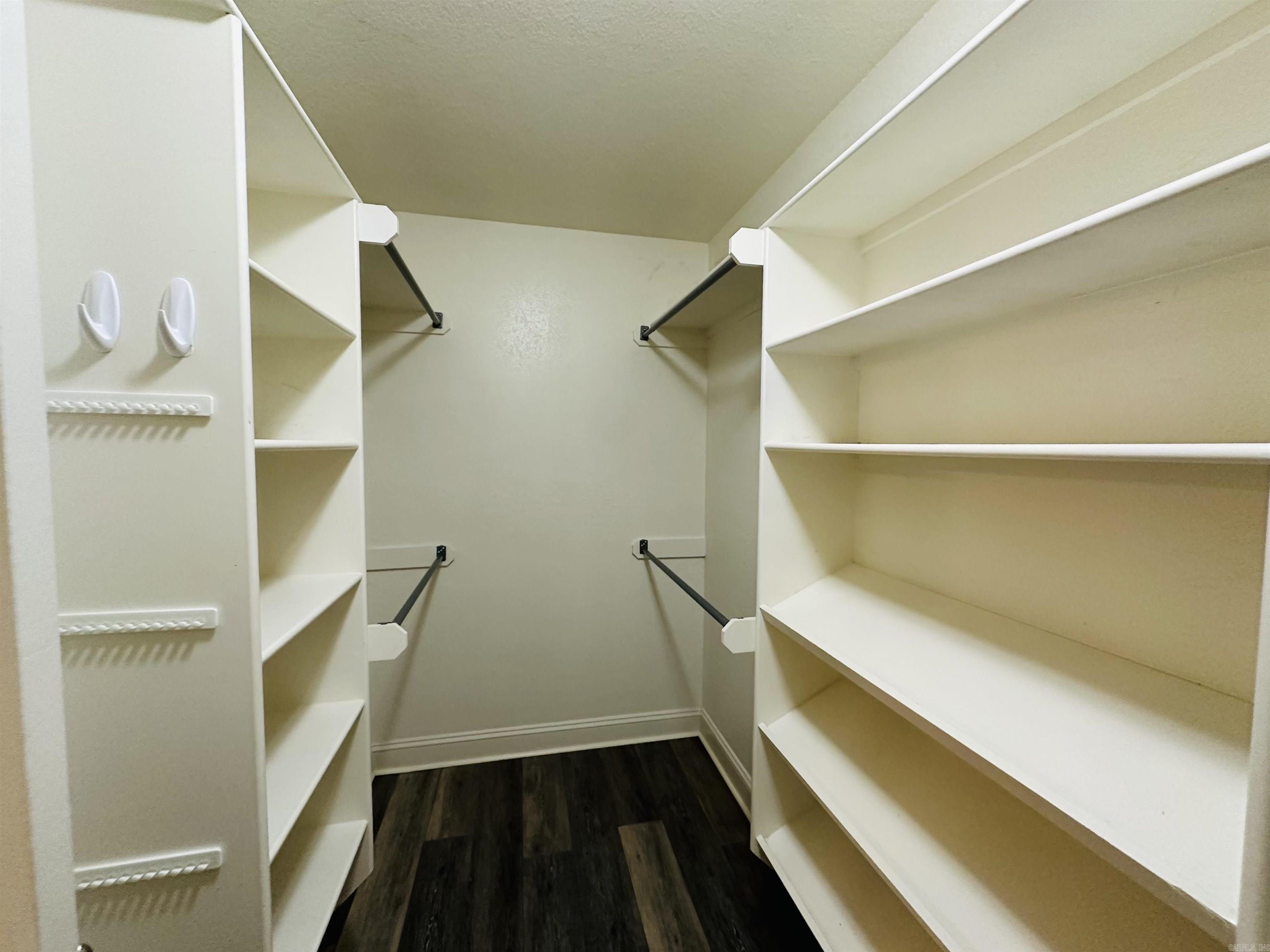 COUNTRY CLUB OF ARK THE - Residential