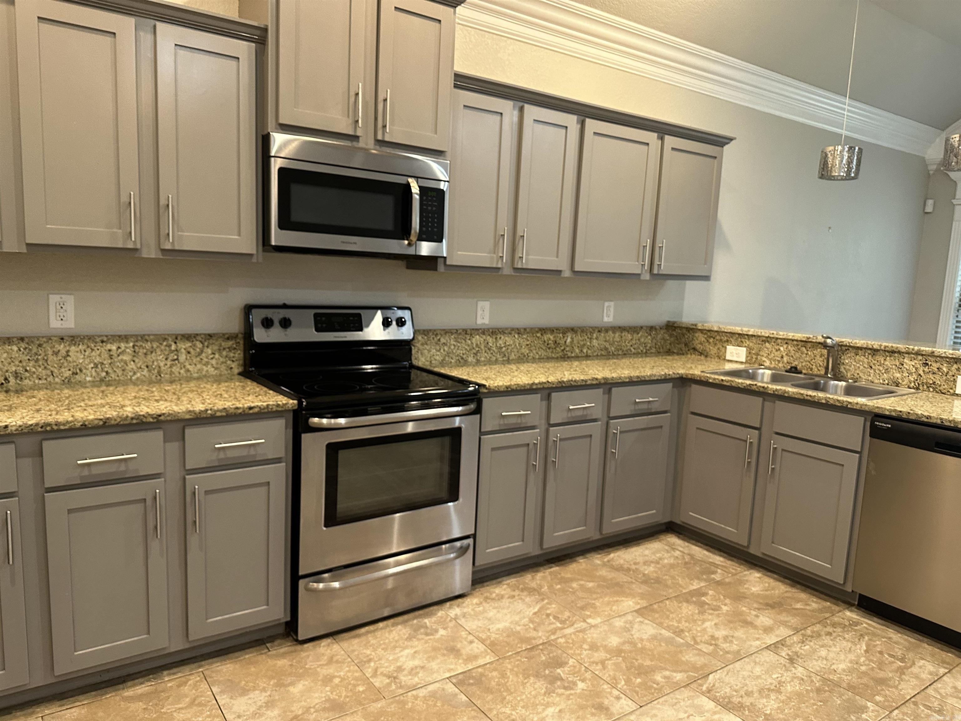 COUNTRY CLUB OF ARK THE - Residential