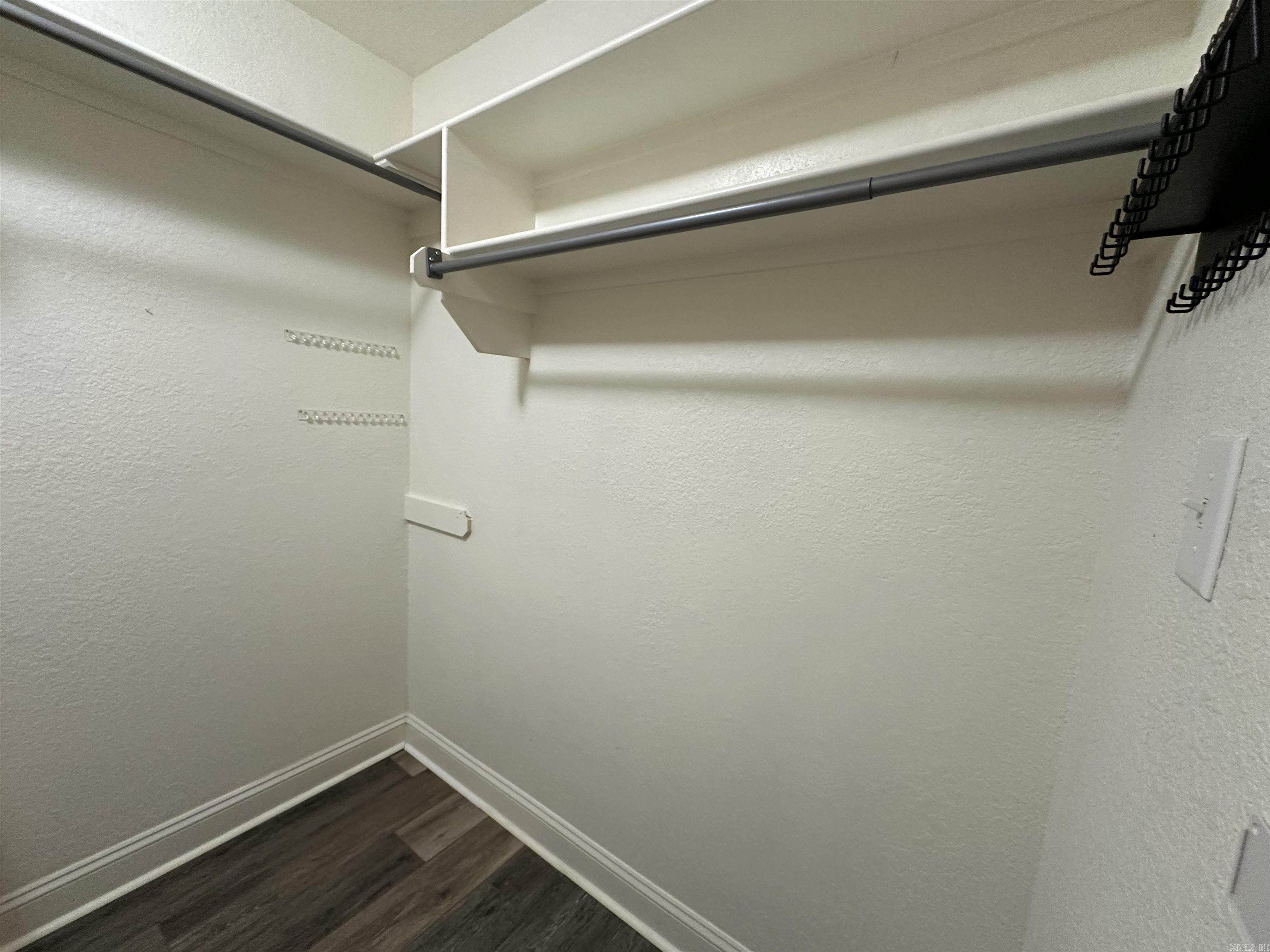 COUNTRY CLUB OF ARK THE - Residential