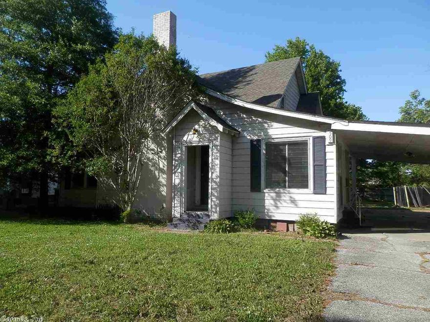 Fannie Mae HomePath property. ATTENTION AGENTS-All offers on this listing must be made using the HomePath Online Offer system at the HomePath website, www.homepath.com. Call 1-866-218-4446 if you need assistance. All Fannie Mae forms necessary for writing offers are on www.homepath.com under REAL ESTATE PROFESSIONAL TAB. **For Help in Making Offers on Fannie Mae Properties, go to Associated Docs for Helpful Tips. ** Please submit the Information Sheet found in Associated Docs with all offers.