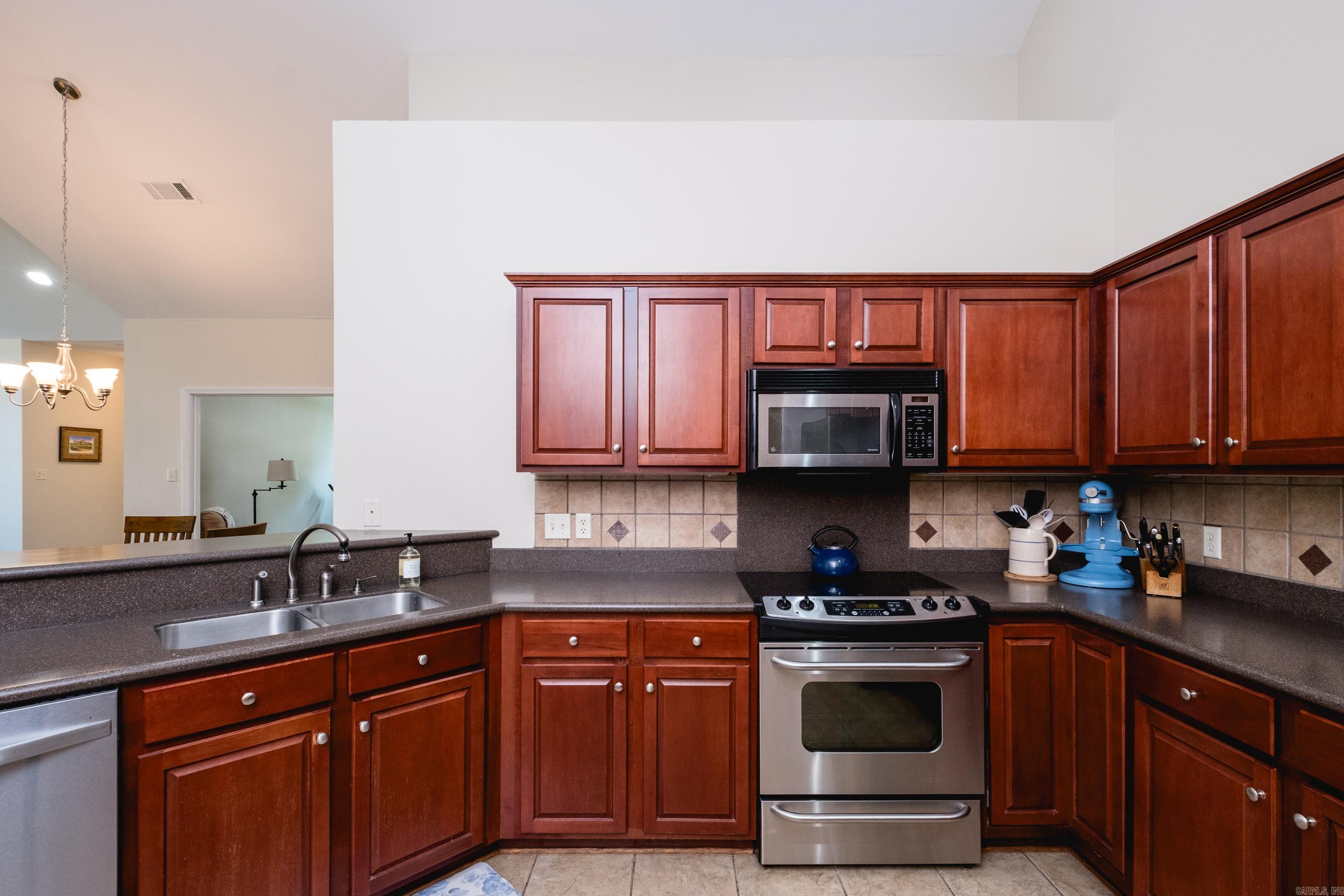 MOUNTAIN TERRACE ESTATES TOWNHOM - Residential