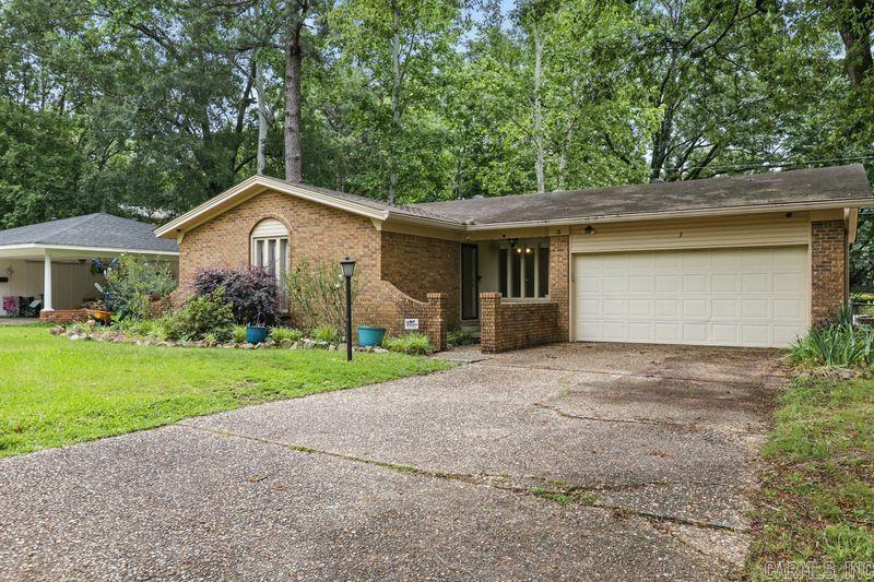 Welcome to 3 Kordsmeier Court, centrally located off Markham, with easy access to all the amenities Midtown has to offer! This single story home features a sunny dining and kitchen space and a fully fenced backyard with shed. The primary suite has two closets and an en-suite bathroom with walk-in shower. The kitchen is equipped with stainless steel appliances, plus the refrigerator, washer & dryer convey! Home is sold as-is, with opportunity to make it your own. Square footage is approximate - measuring encouraged. Agents, see remarks.