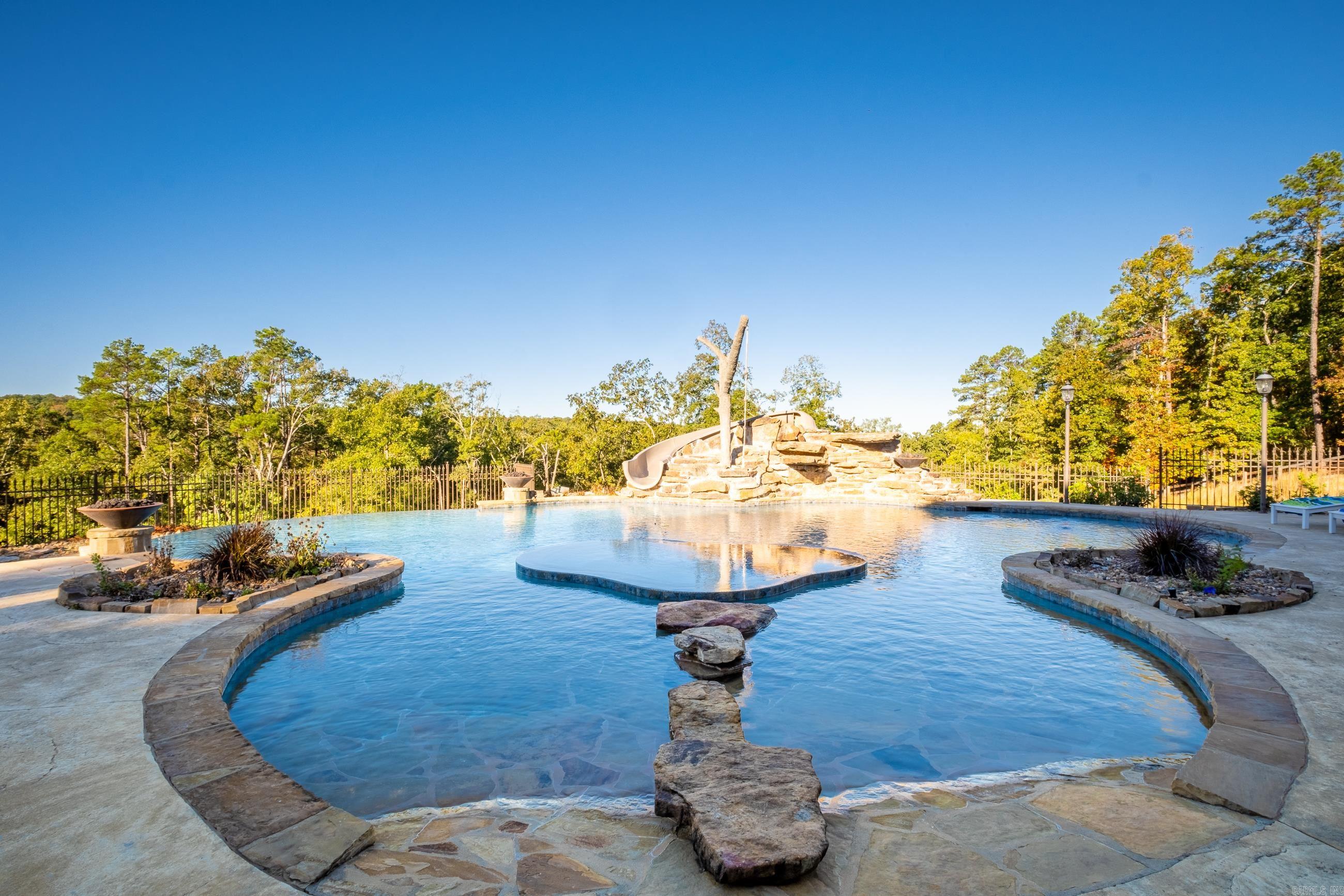 CHENAL DOWNS - Residential