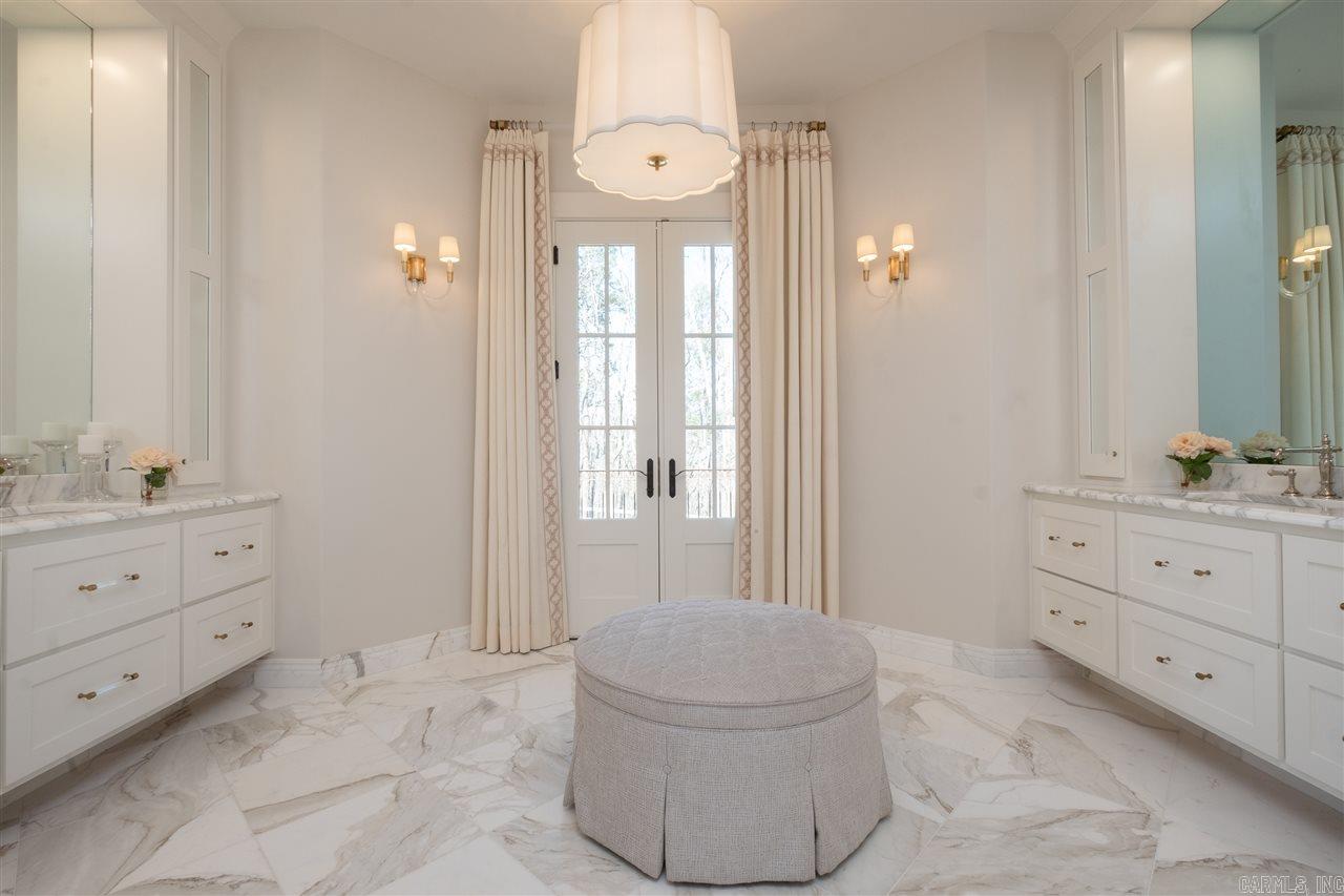 CHENAL DOWNS - Residential