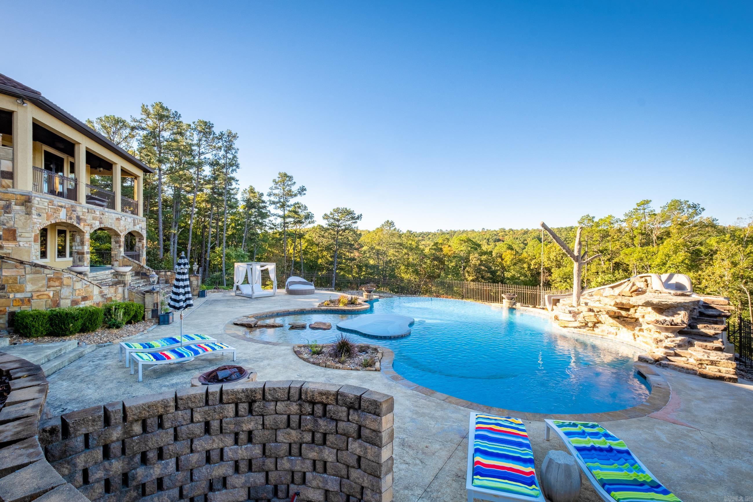 CHENAL DOWNS - Residential