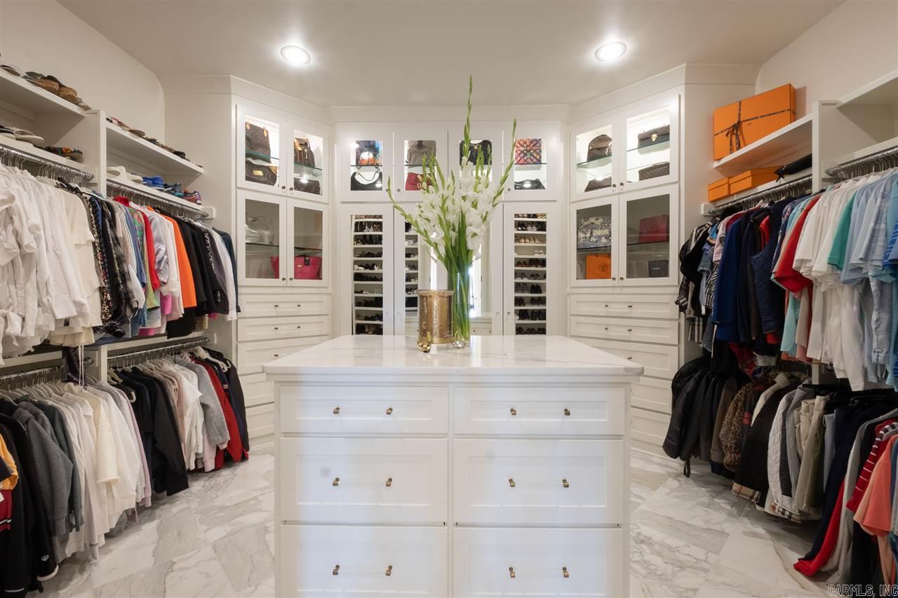 CHENAL DOWNS - Residential