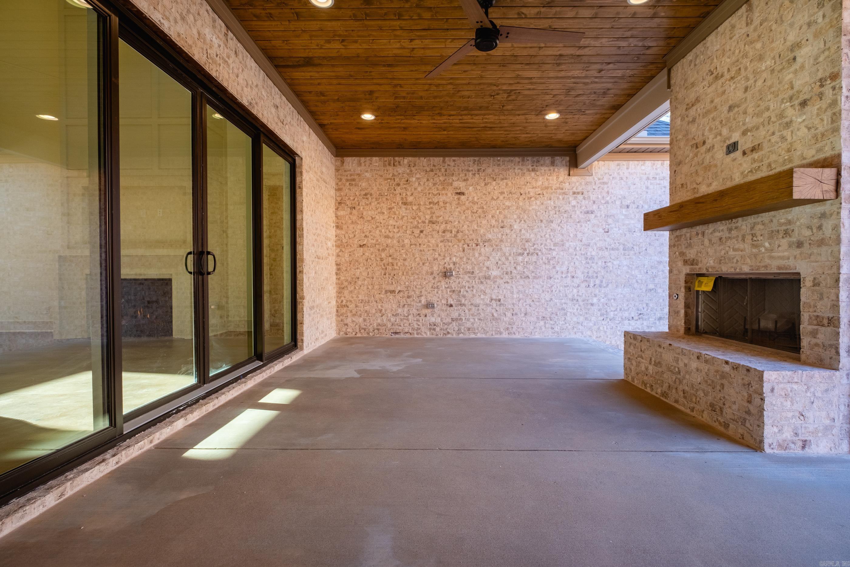 CHENAL VALLEY ABINGTON COURT - Residential