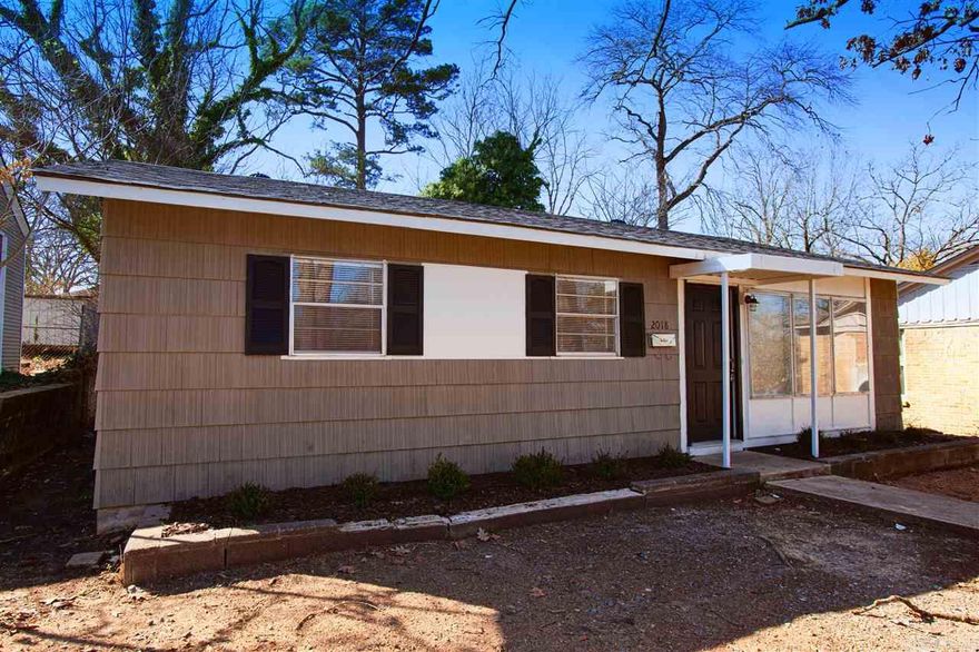 Great 3 bedroom/1.5 bath, plus and optional room. Walking distance to UALR. Close to shopping, dining, and much more! This property is managed by Hoffman Team so beware of scammers - we will never ask you to Cashapp us money. The lease for this property is for 18 months to 2 years with a 3% increase after the first year. Income must be 3x the amount of rent. Deposit, first month’s rent, and the $50 administration fee due before move in. This property does not accept section 8.