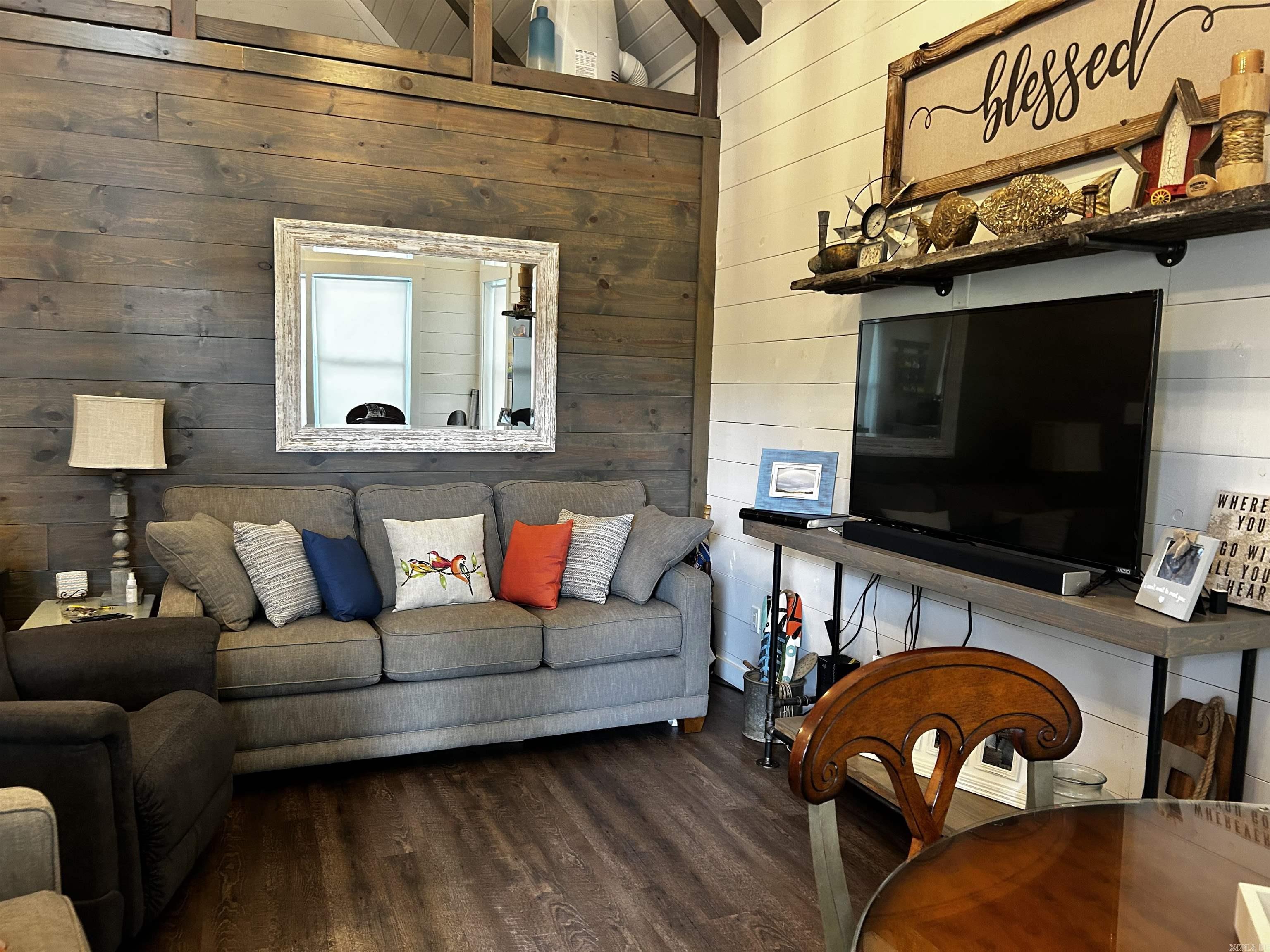 BRUSHY LAKE - Residential