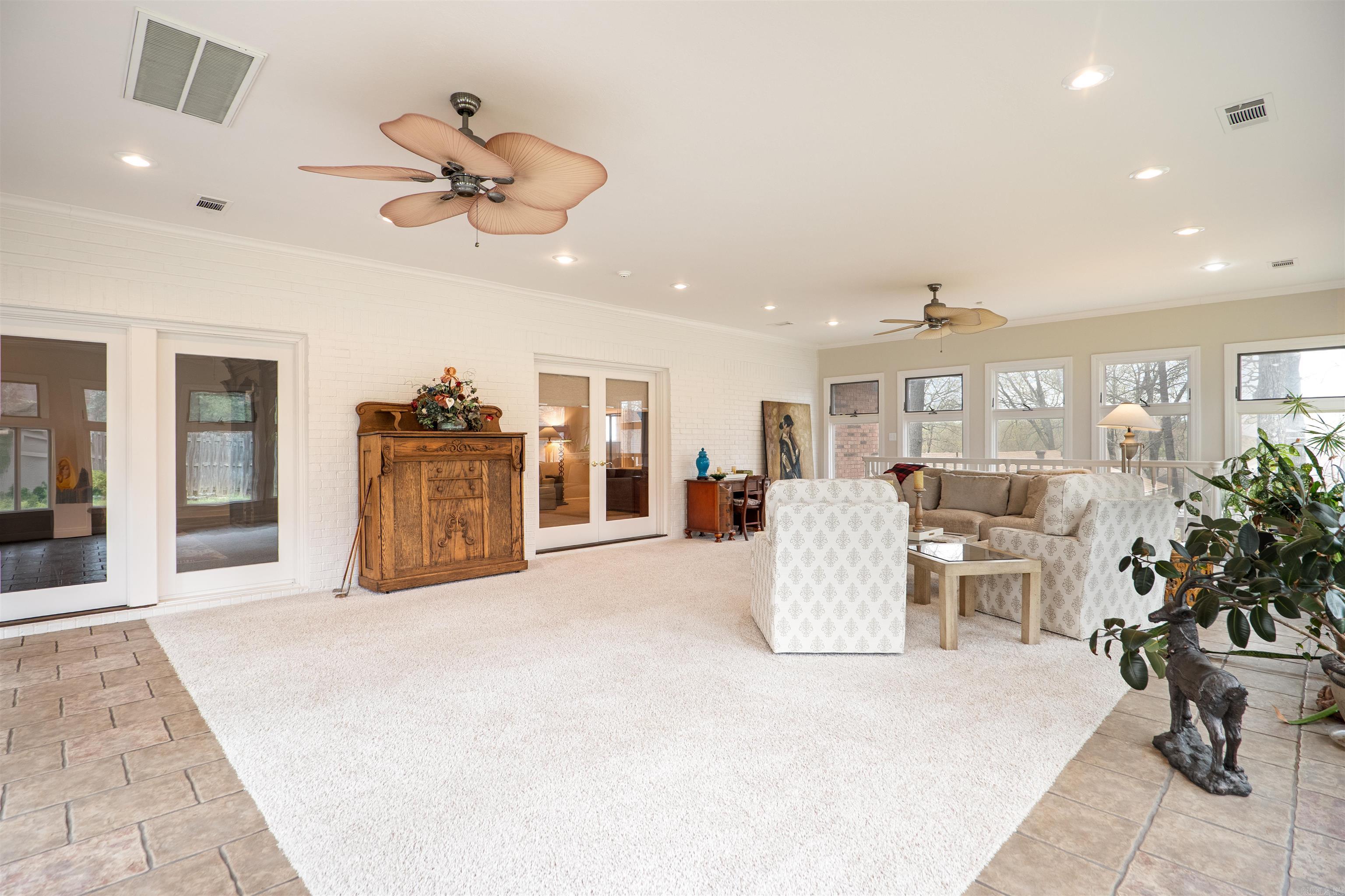 SOUTHRIDGE - Residential