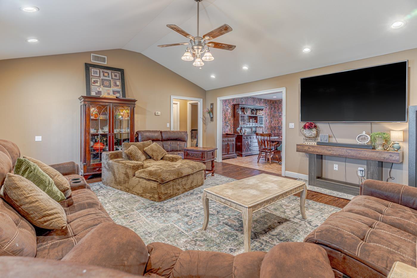 CARRIAGE HILL - Residential