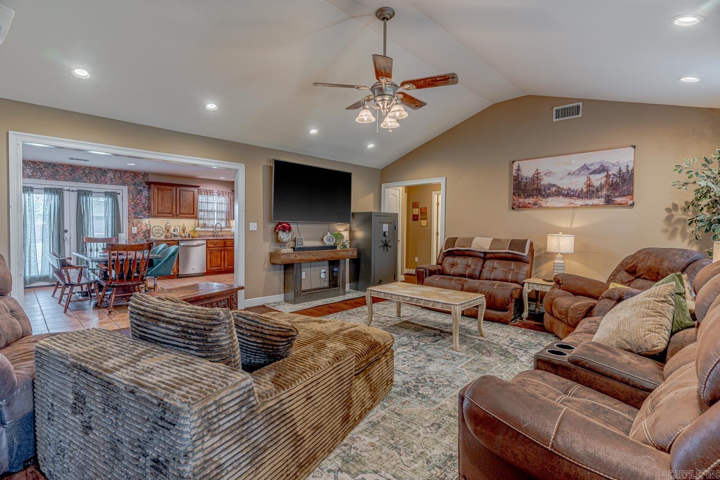 CARRIAGE HILL - Residential