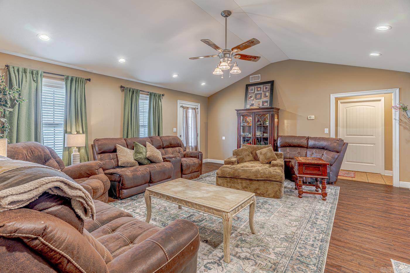 CARRIAGE HILL - Residential