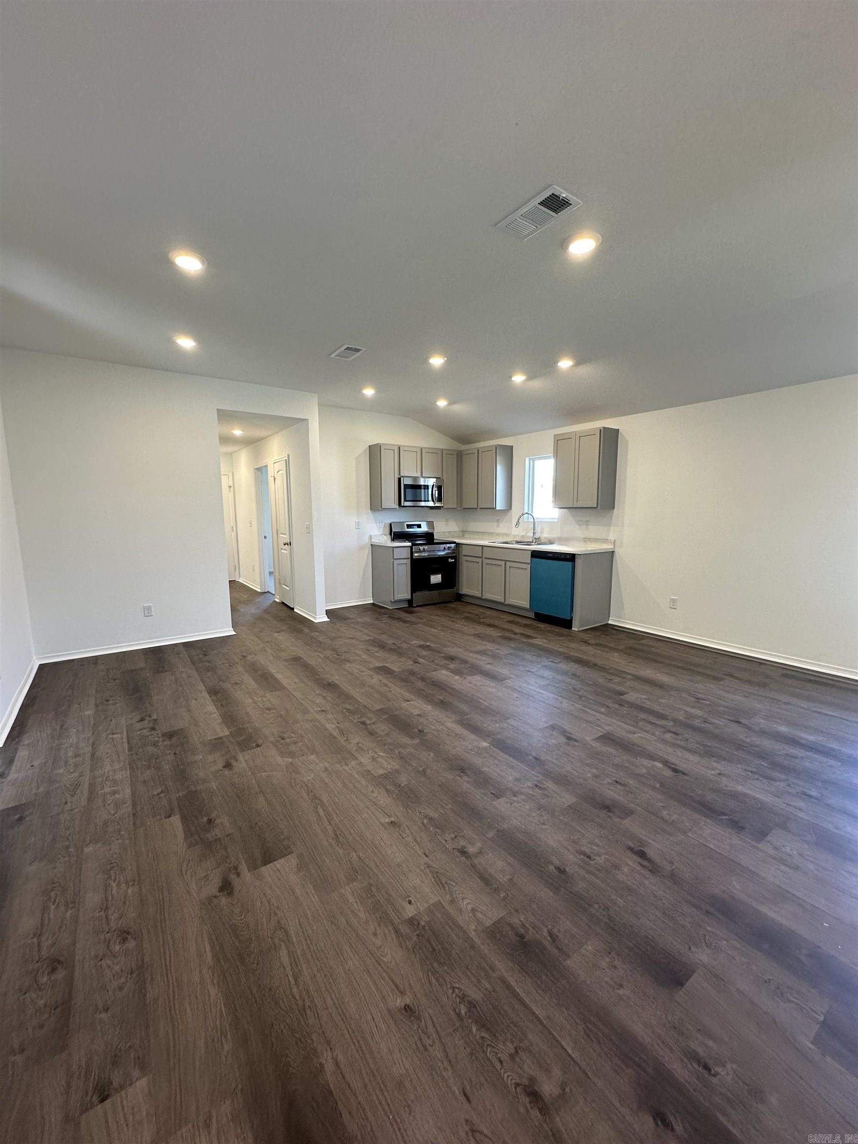 DEERFIELD ESTATES - Residential