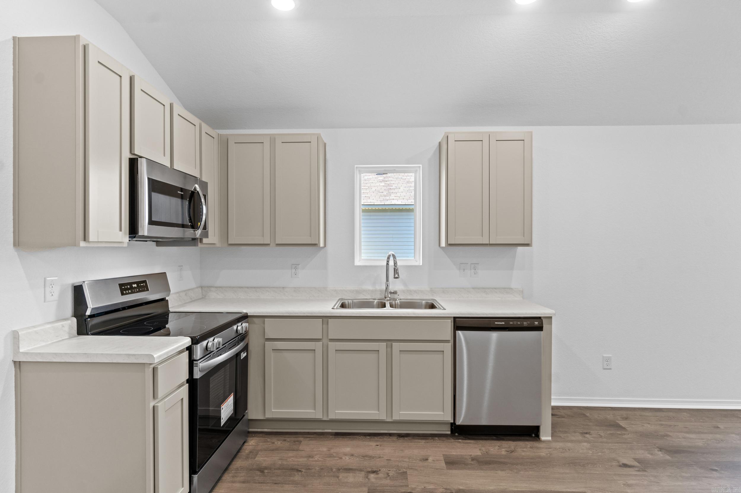 DEERFIELD ESTATES - Residential