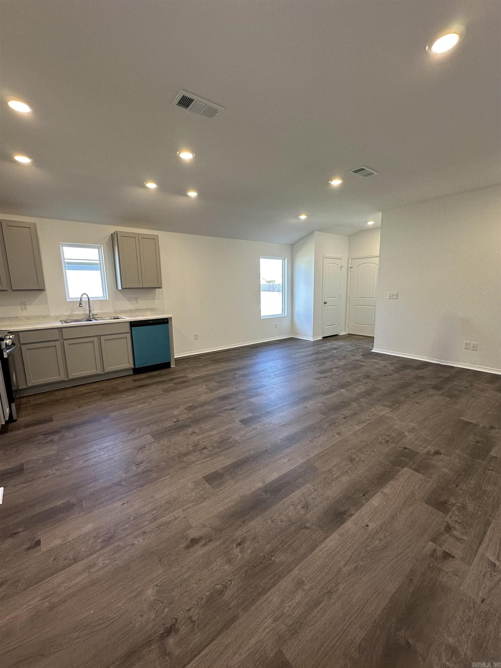 DEERFIELD ESTATES - Residential