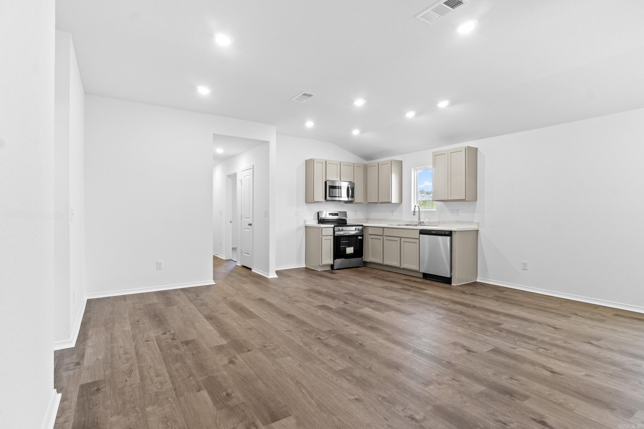 DEERFIELD ESTATES - Residential