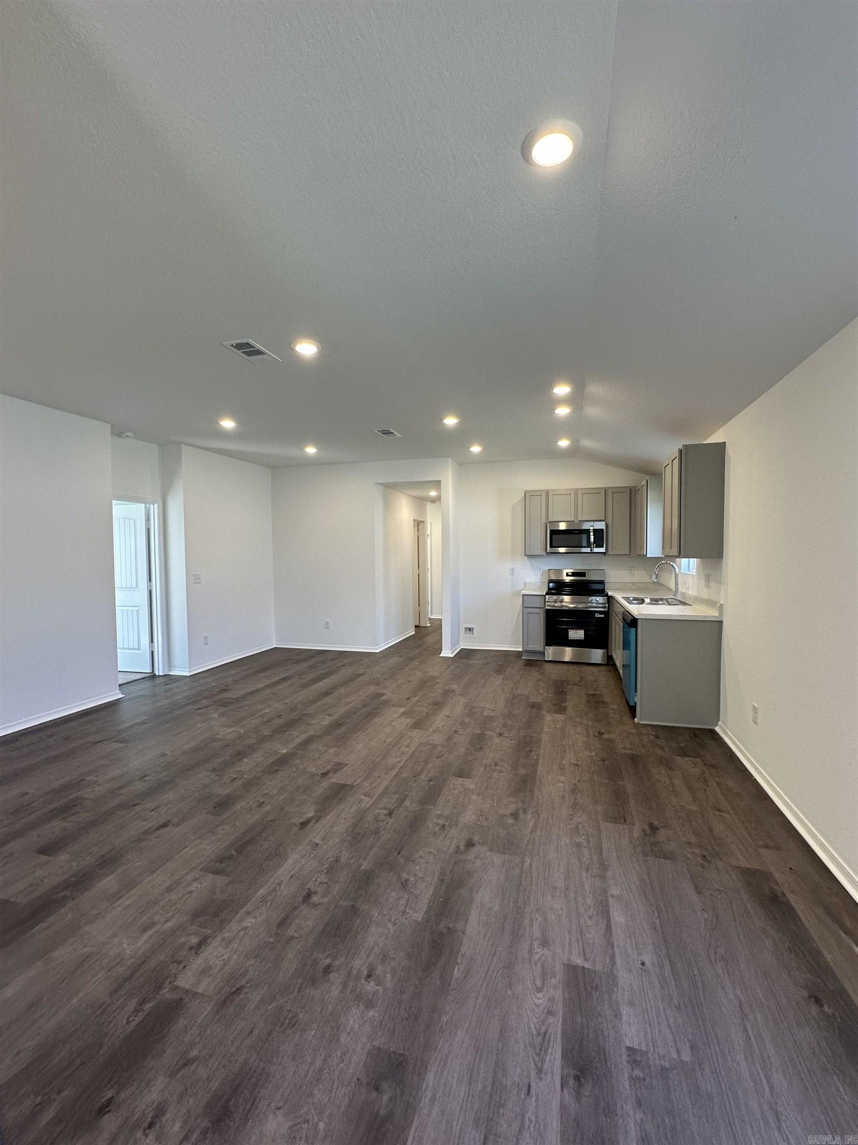 DEERFIELD ESTATES - Residential