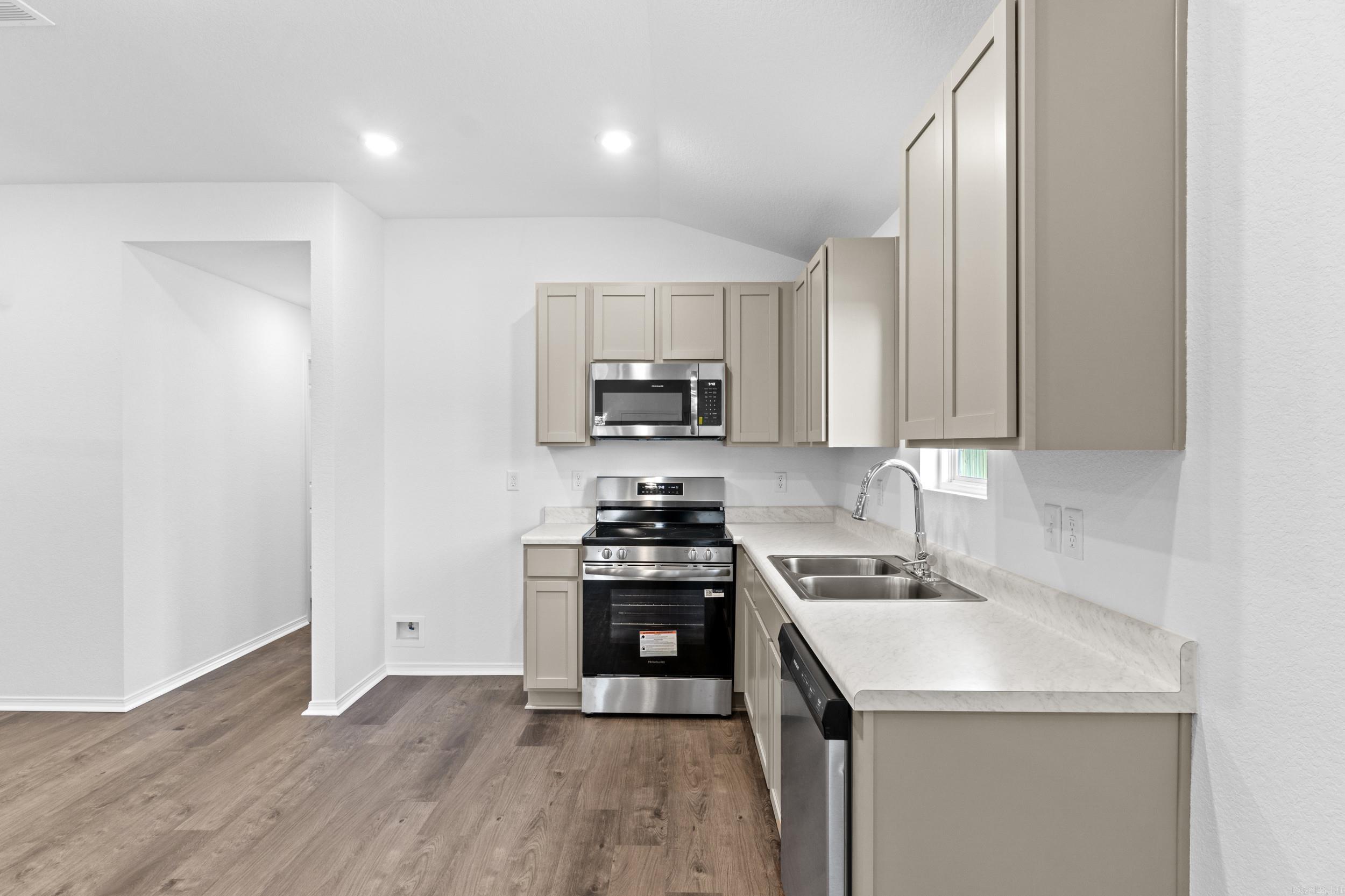 DEERFIELD ESTATES - Residential