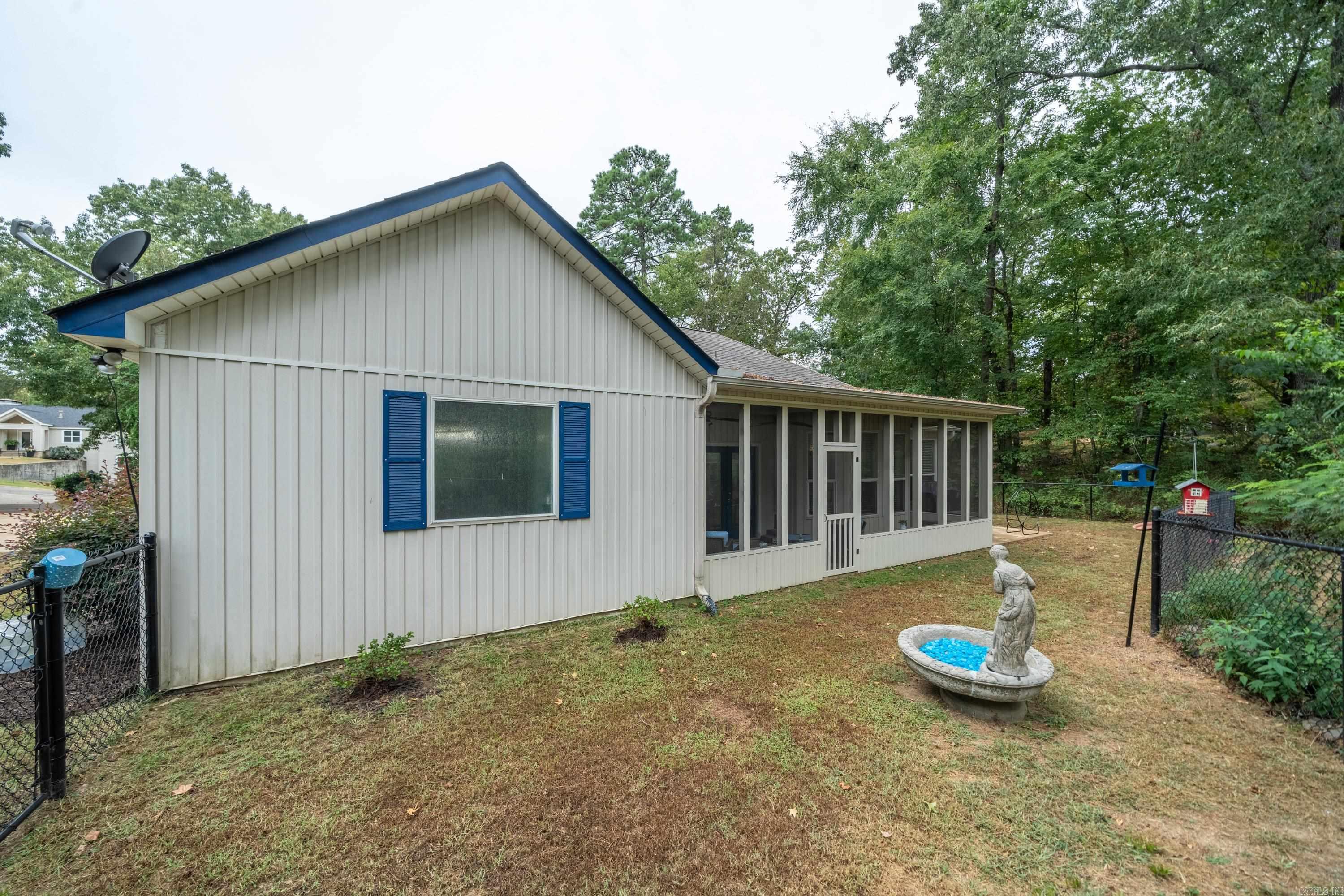 LAKESHORE HARBOR - Residential