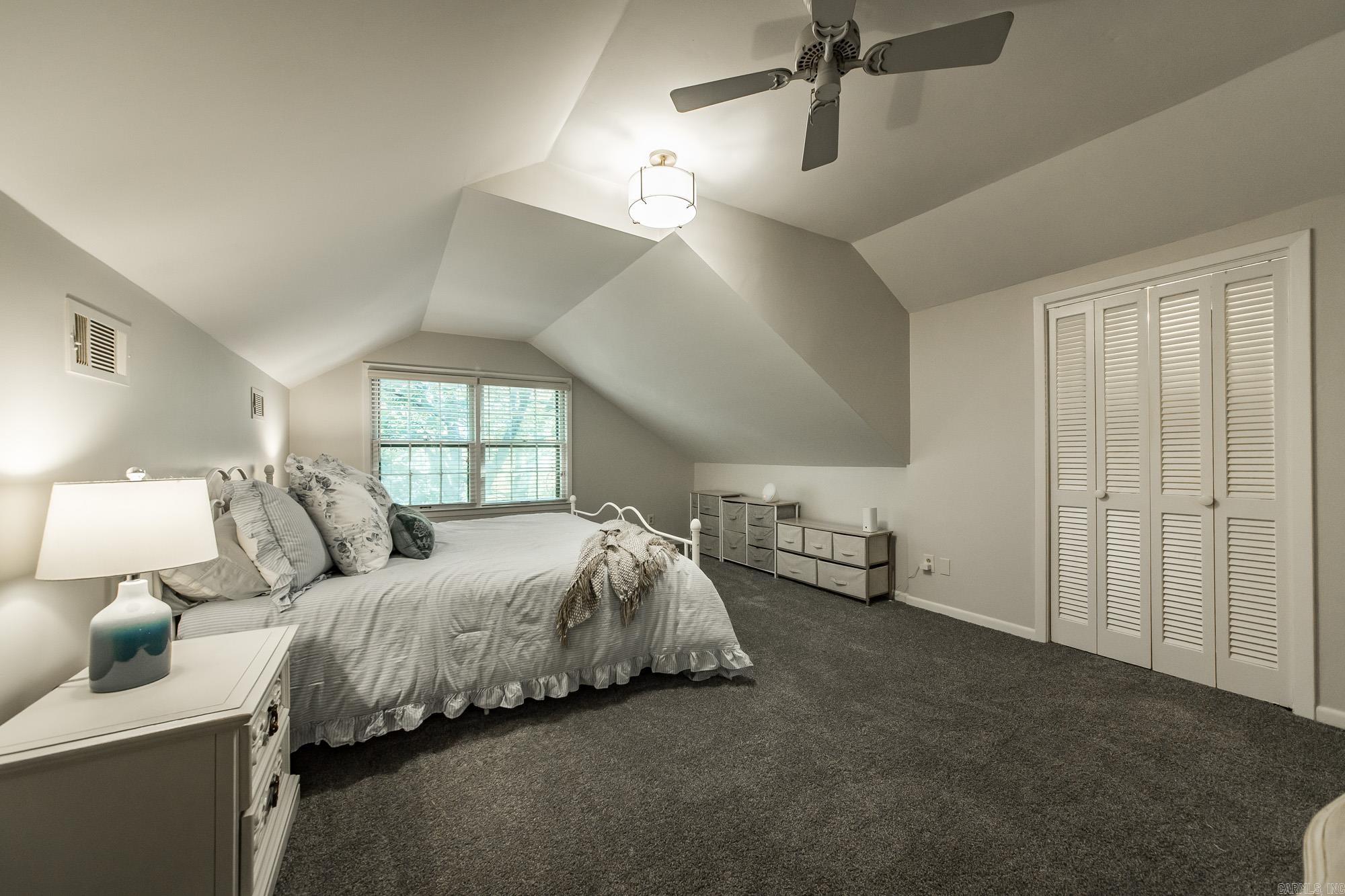 LEAWOOD HEIGHTS - Residential