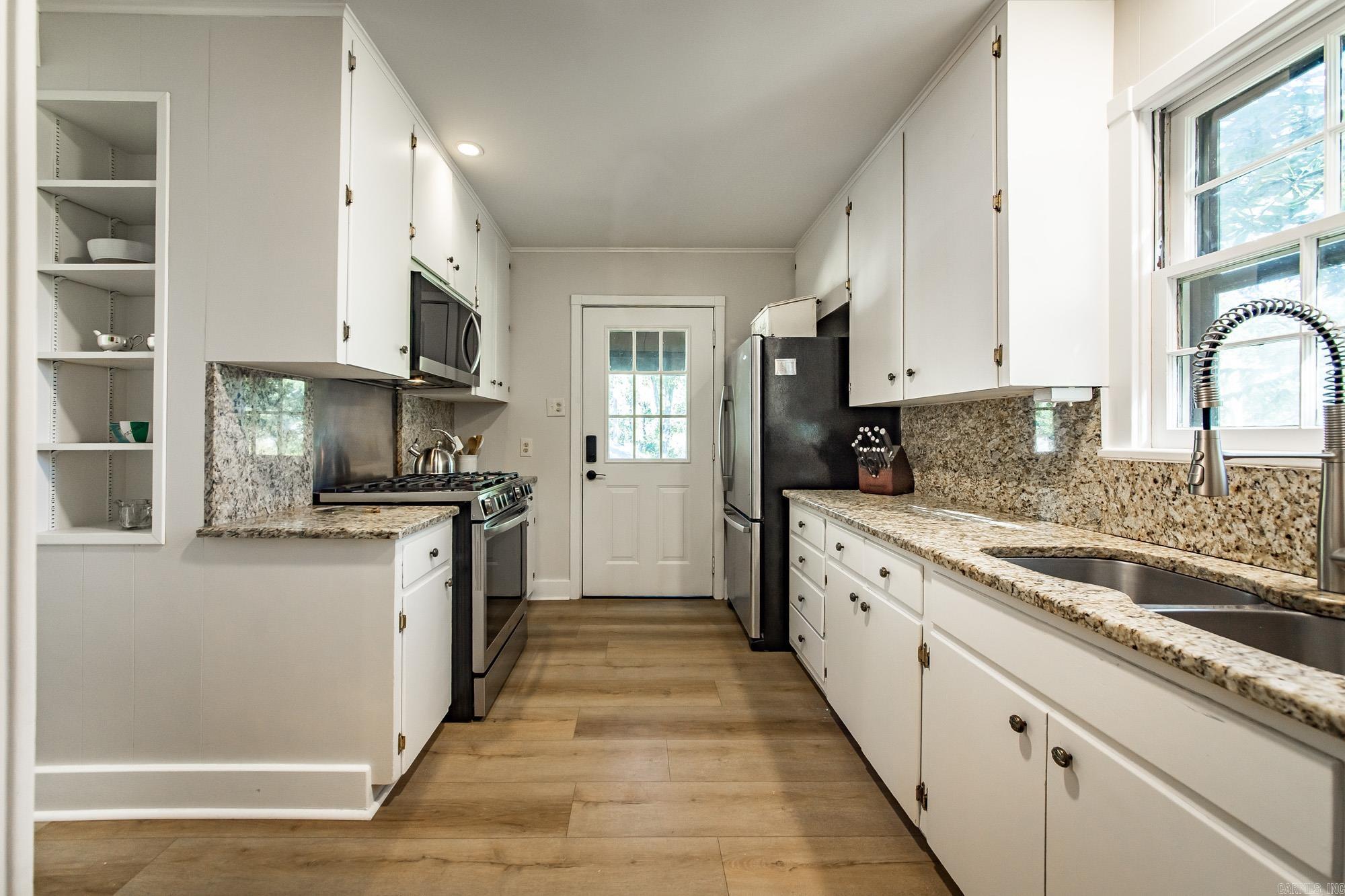 LEAWOOD HEIGHTS - Residential