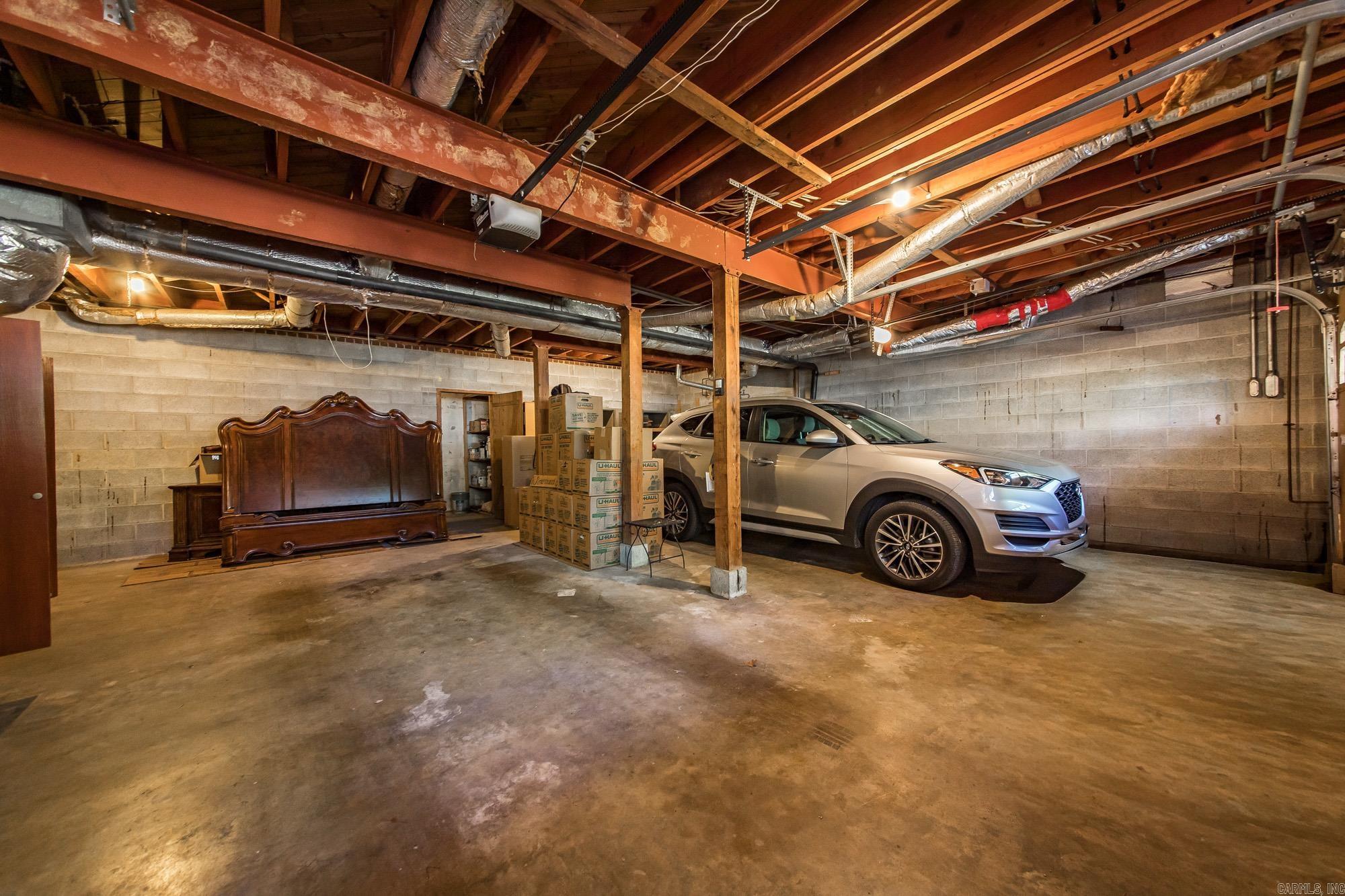 LEAWOOD HEIGHTS - Residential