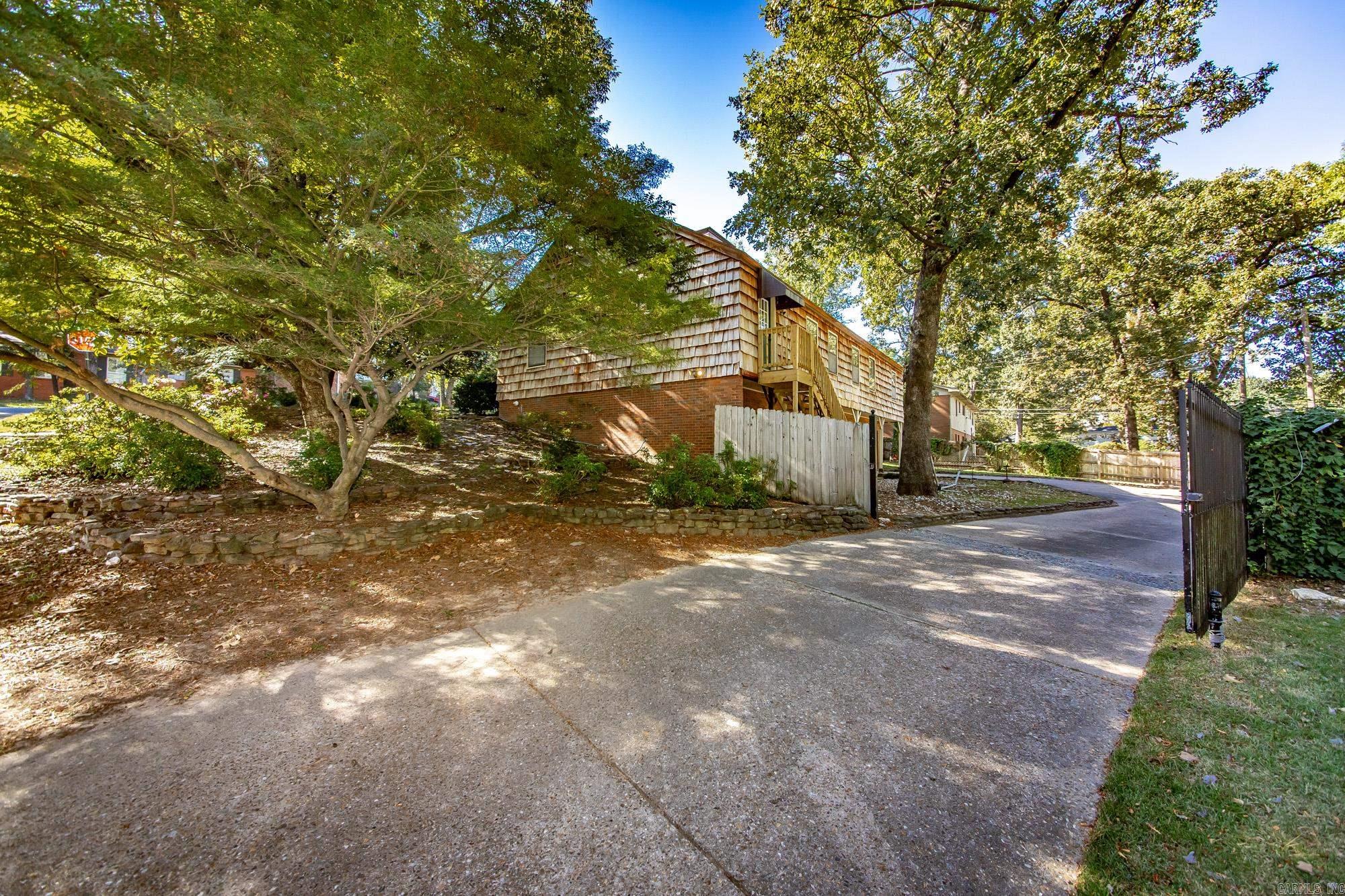LEAWOOD HEIGHTS - Residential