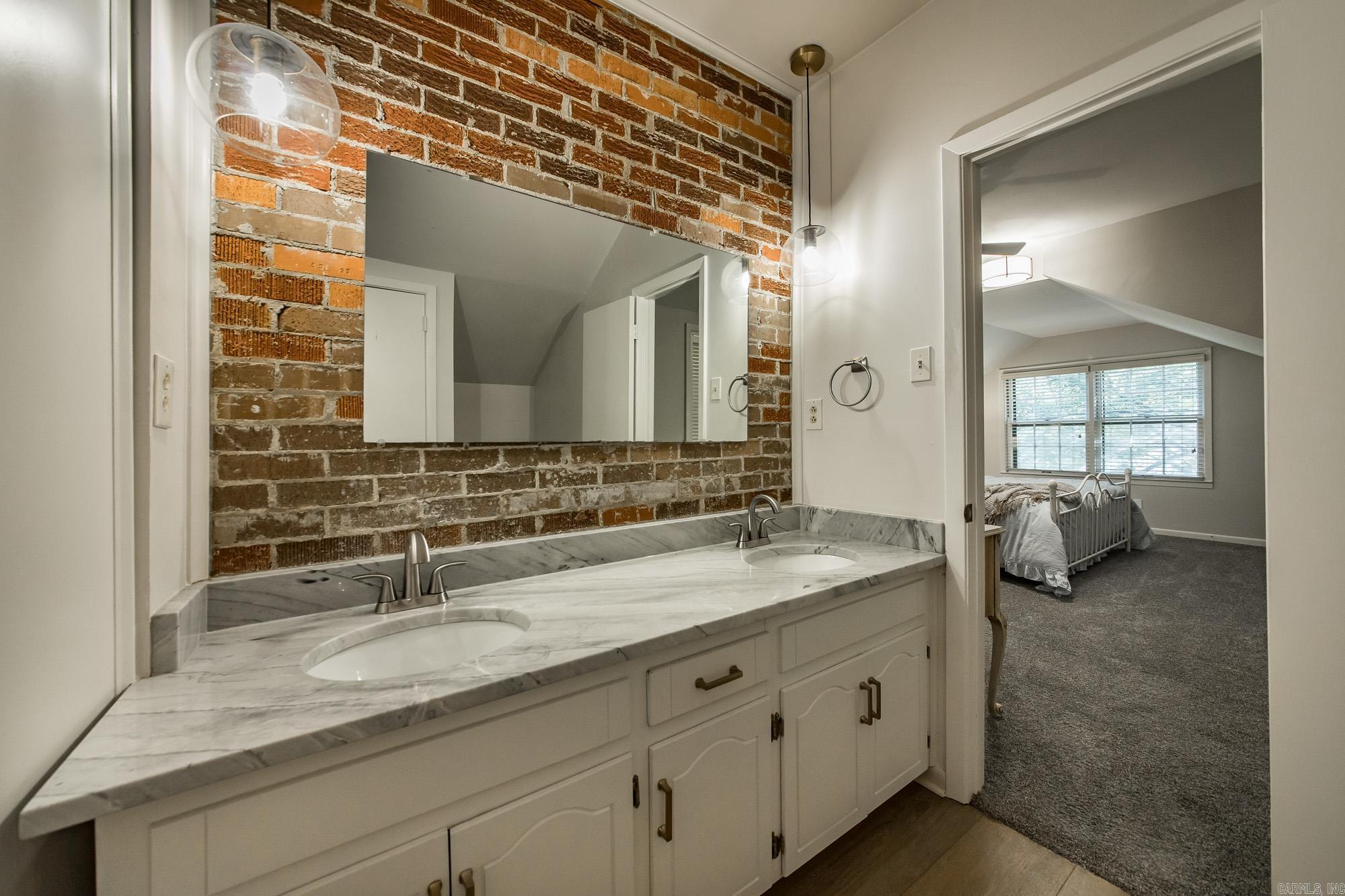 LEAWOOD HEIGHTS - Residential