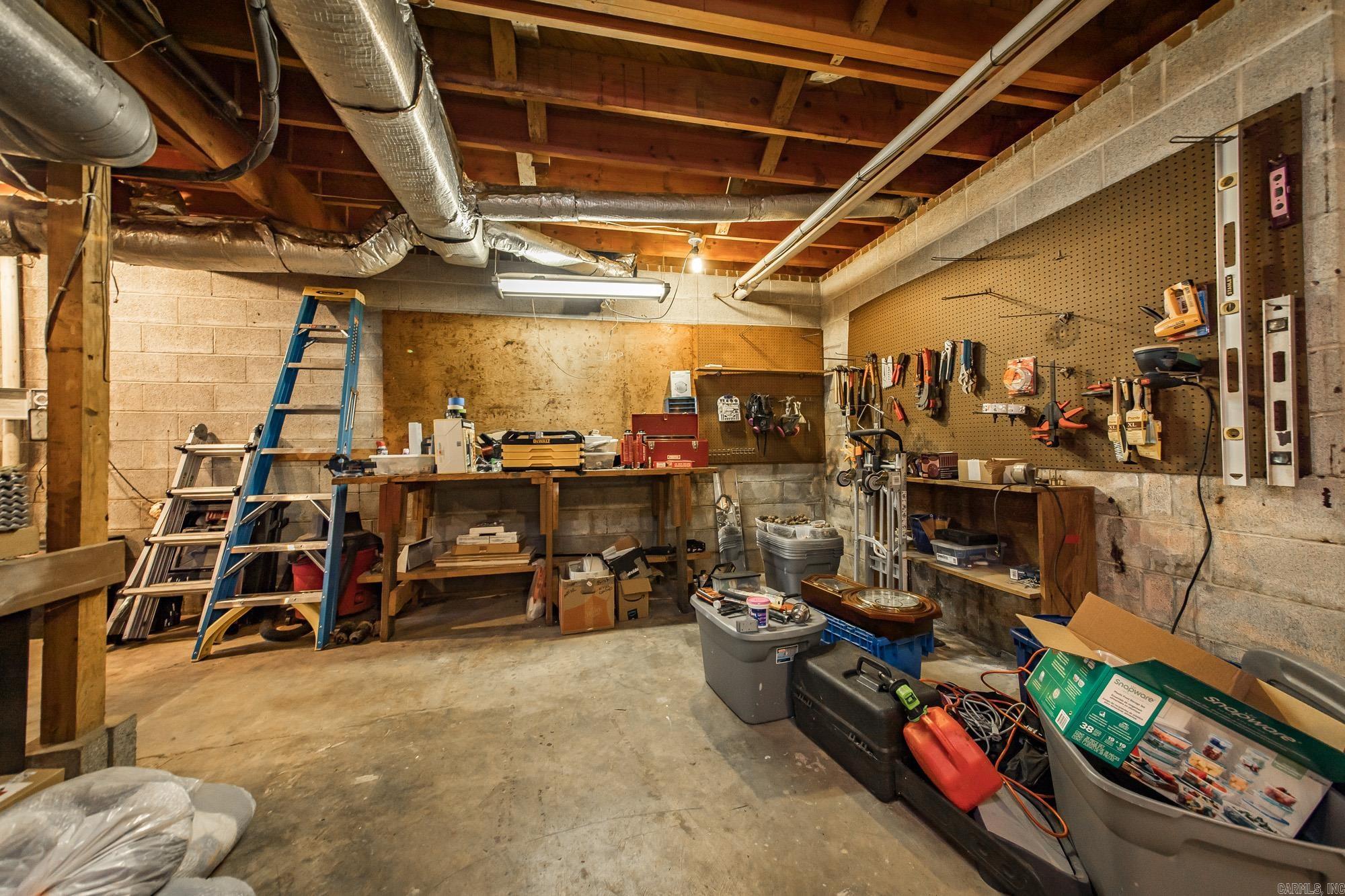 LEAWOOD HEIGHTS - Residential
