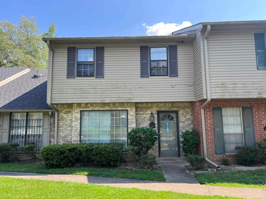 Recently updated condo in a prime location! This three bed two bath condo has new paint, light fixtures, and flooring and is located near the hospital and shopping and dining options and has covered parking.
