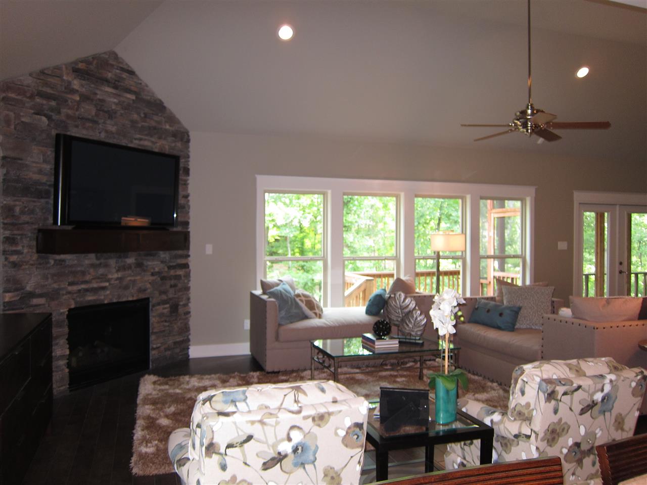 WOODLANDS EDGE - Residential