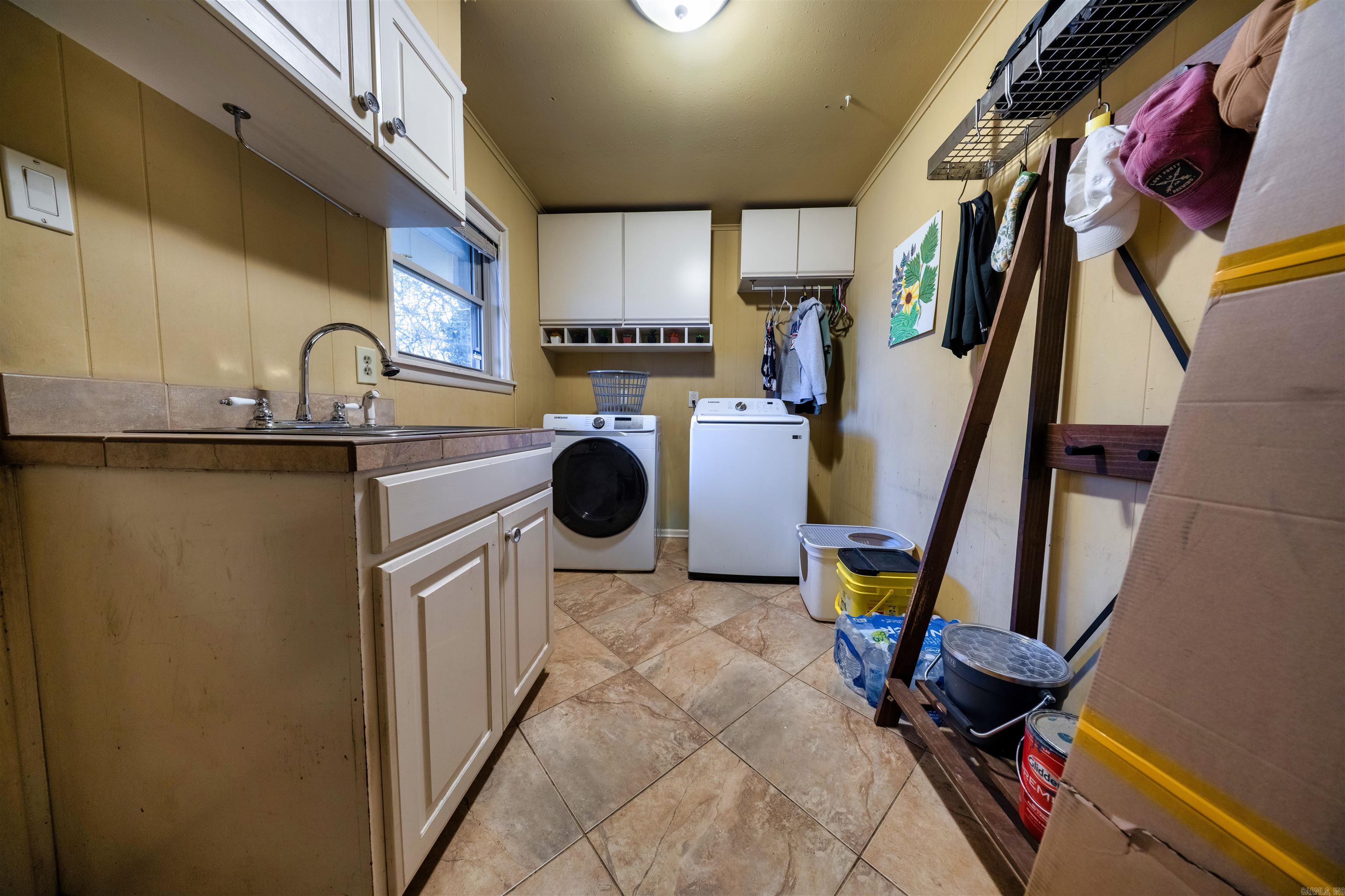 CEDAR HILL TERR - Residential