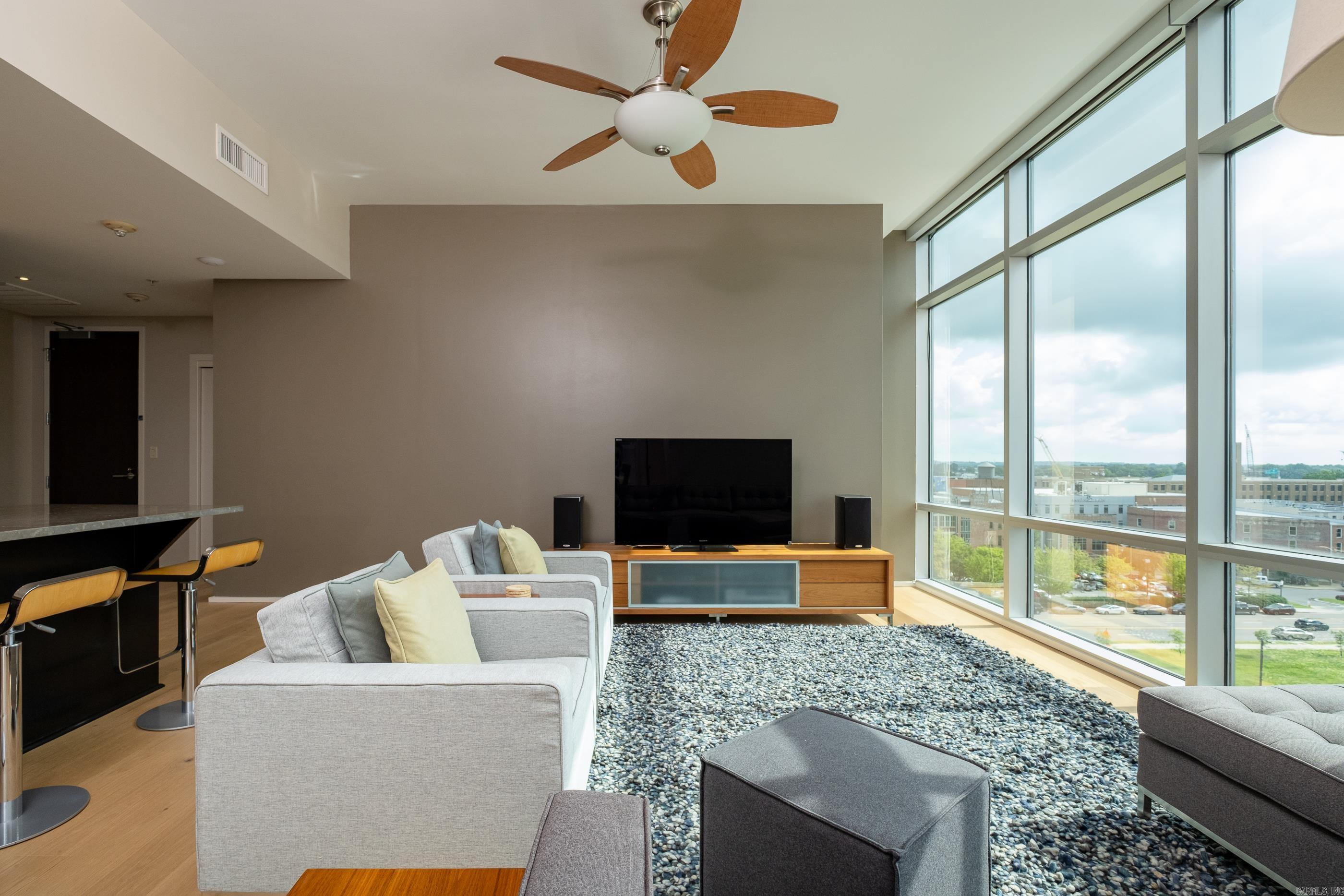 300 THIRD HPR - Residential