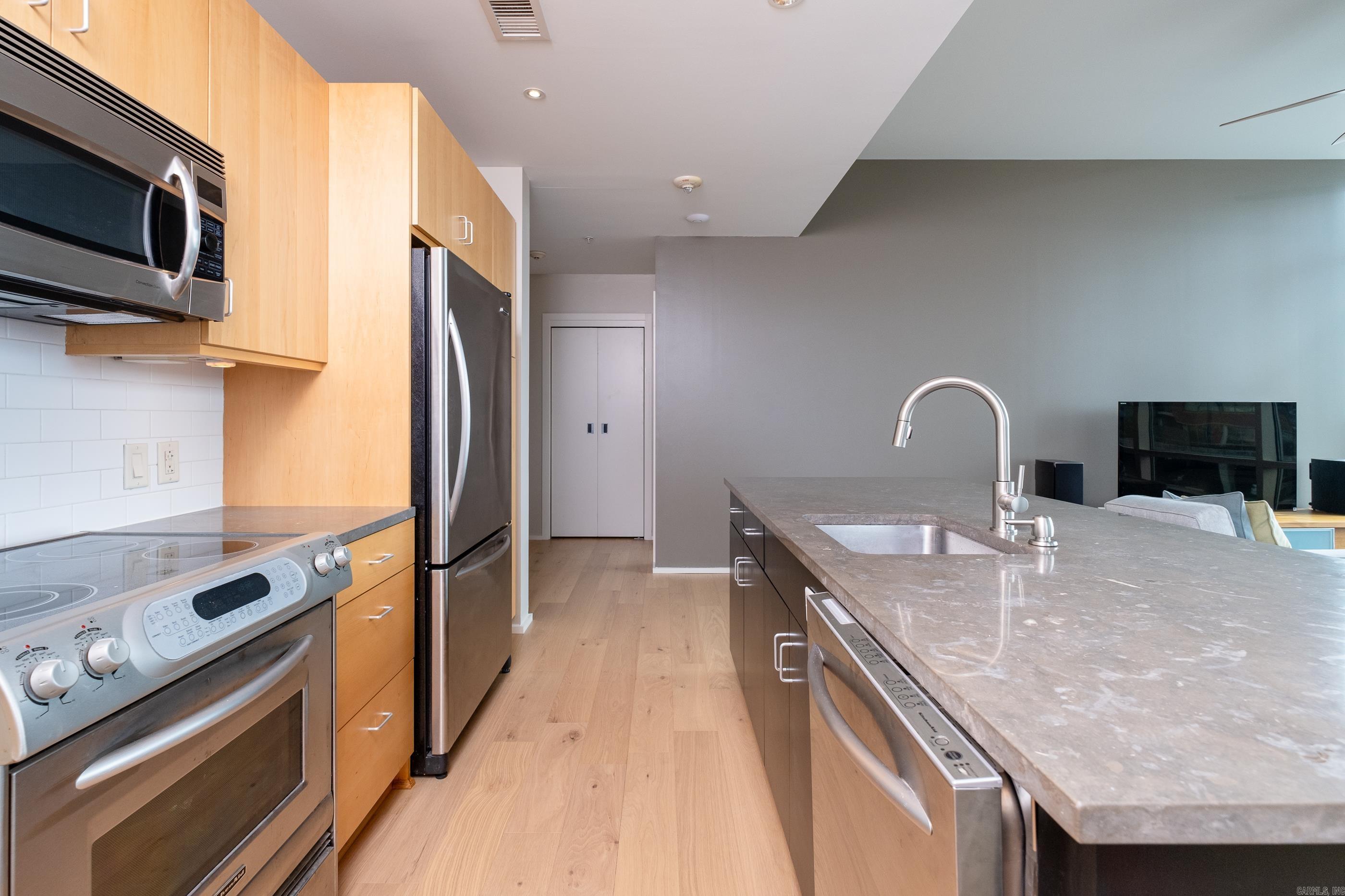 300 THIRD HPR - Residential